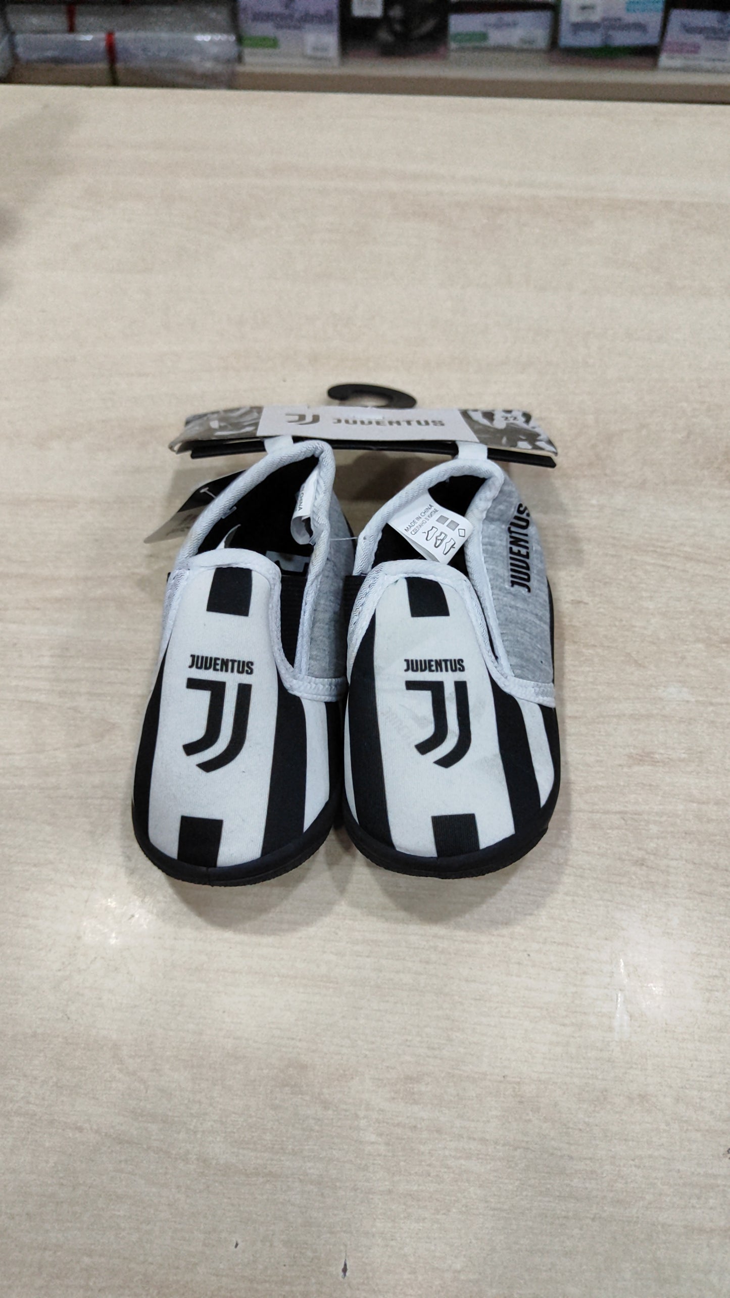 Pantofole miste bimbi a 3 euro
