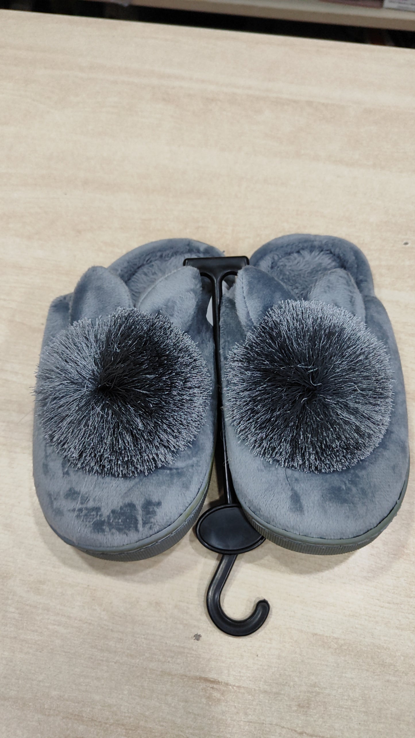 Pantofole miste bimbi a 3 euro