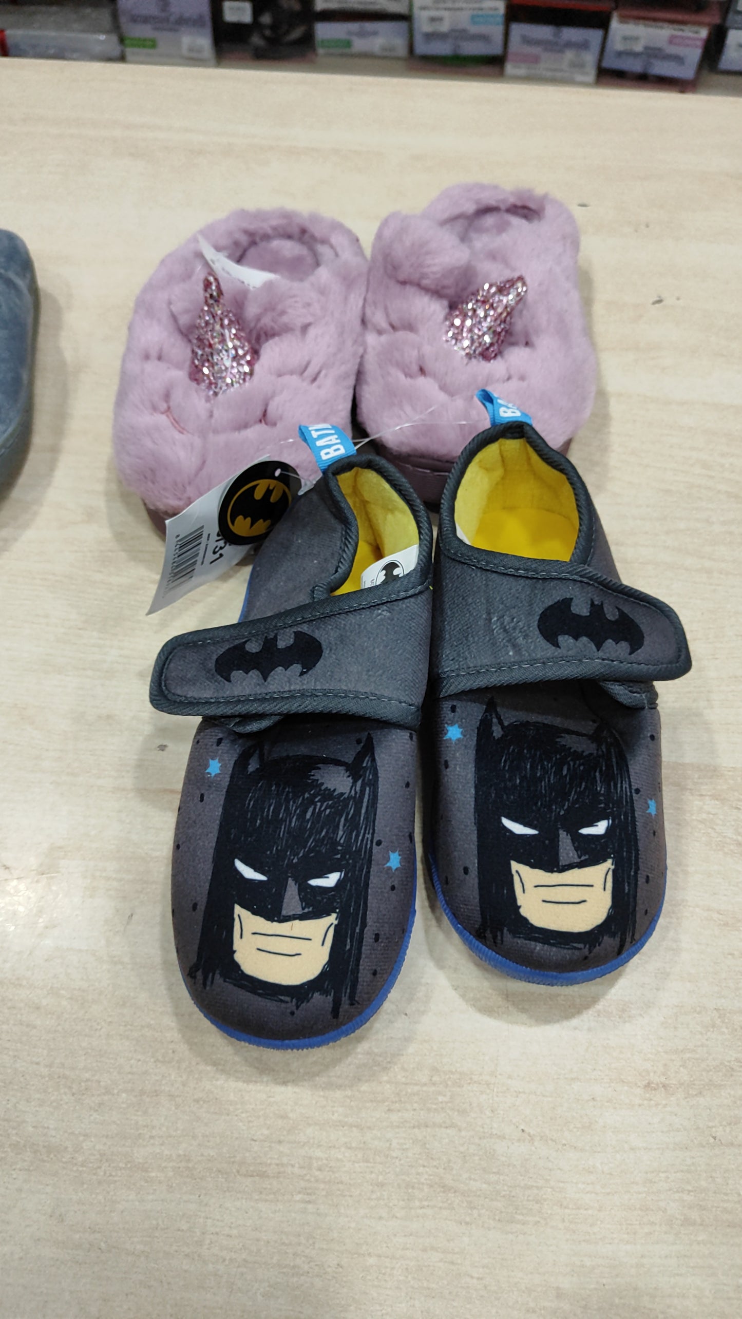 Pantofole miste bimbi a 3 euro