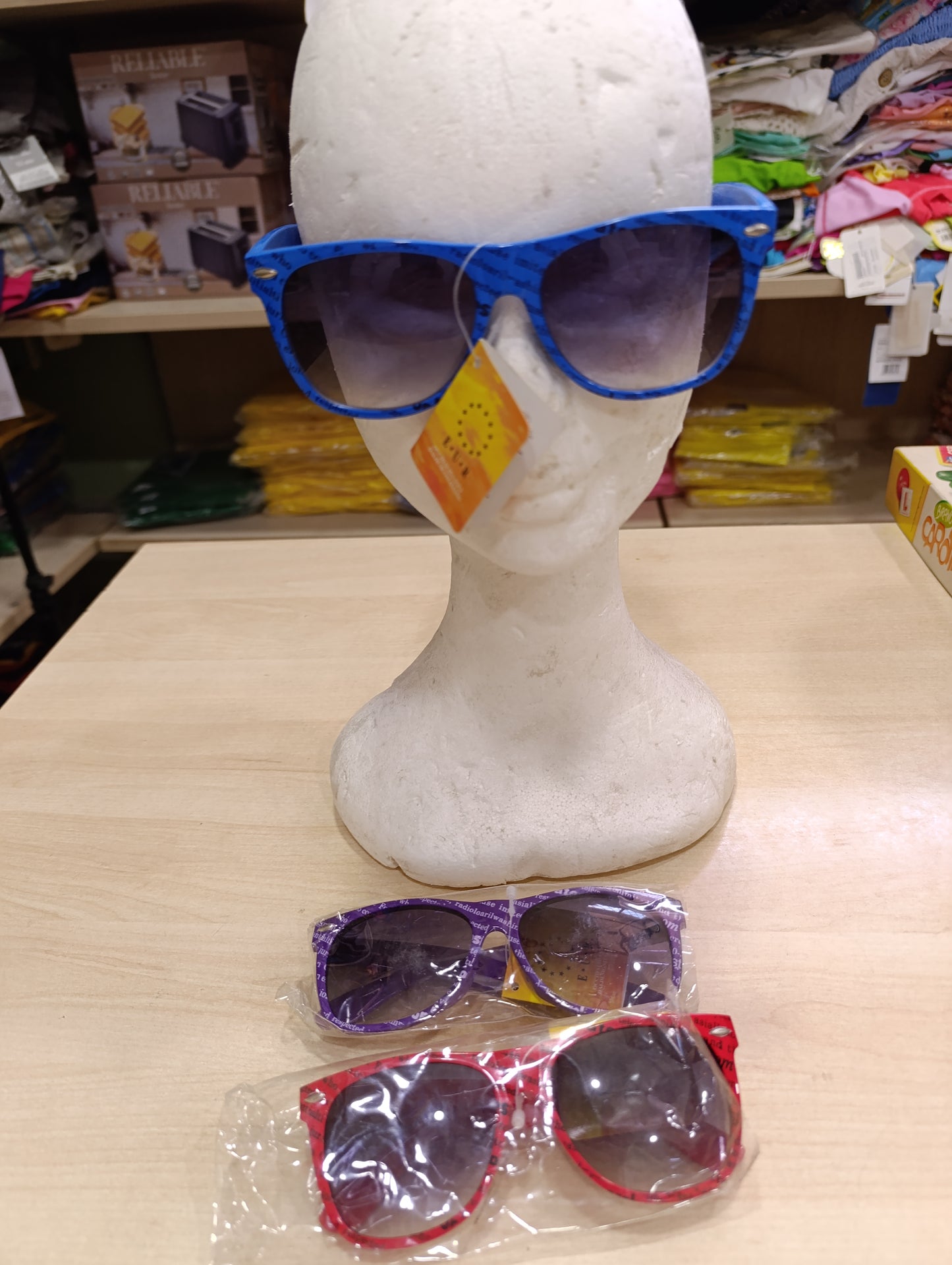 Occhiali da sole uomo donna a stock a 0,50