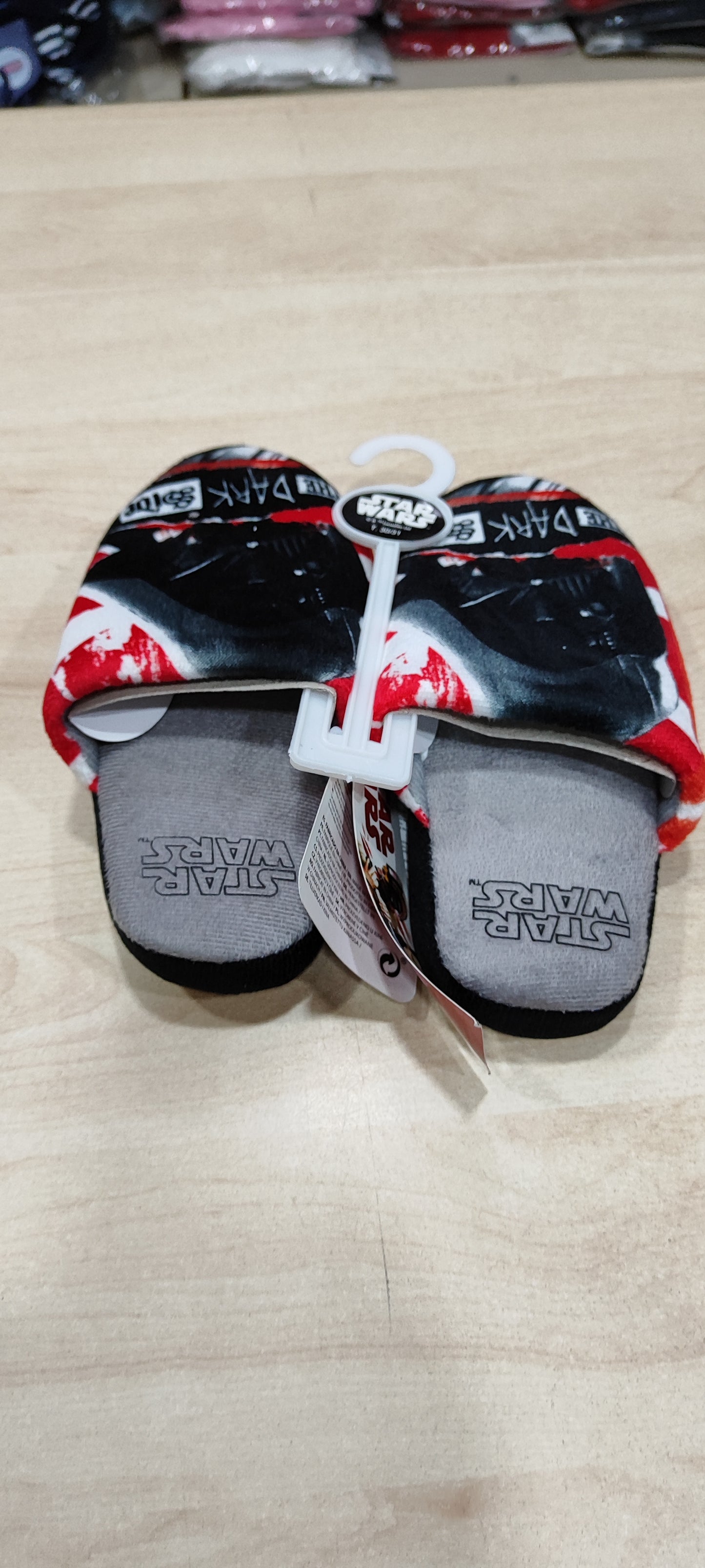 Pantofola star wars e miraculus 3 euro