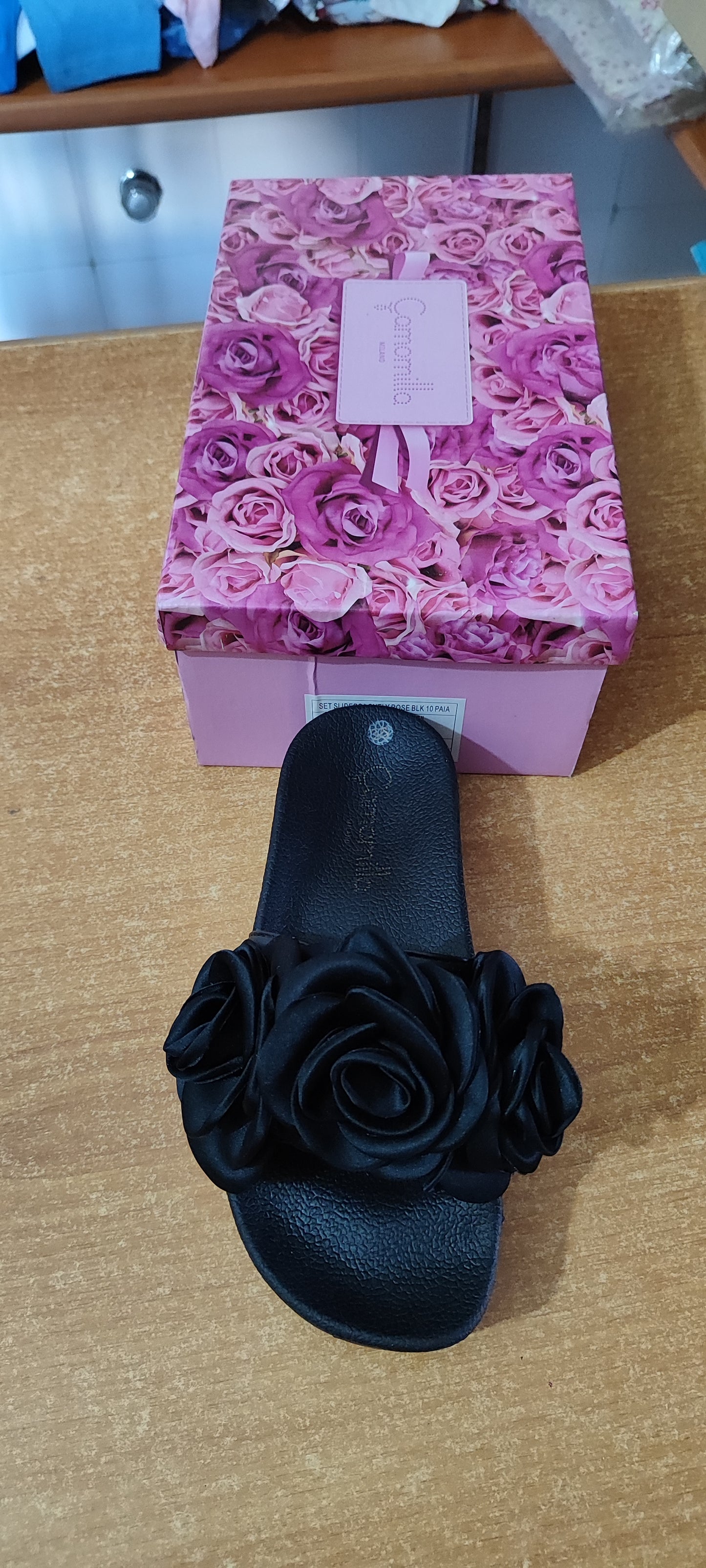 Pantofola donna con fiore camomilla Milano a 5 euro
