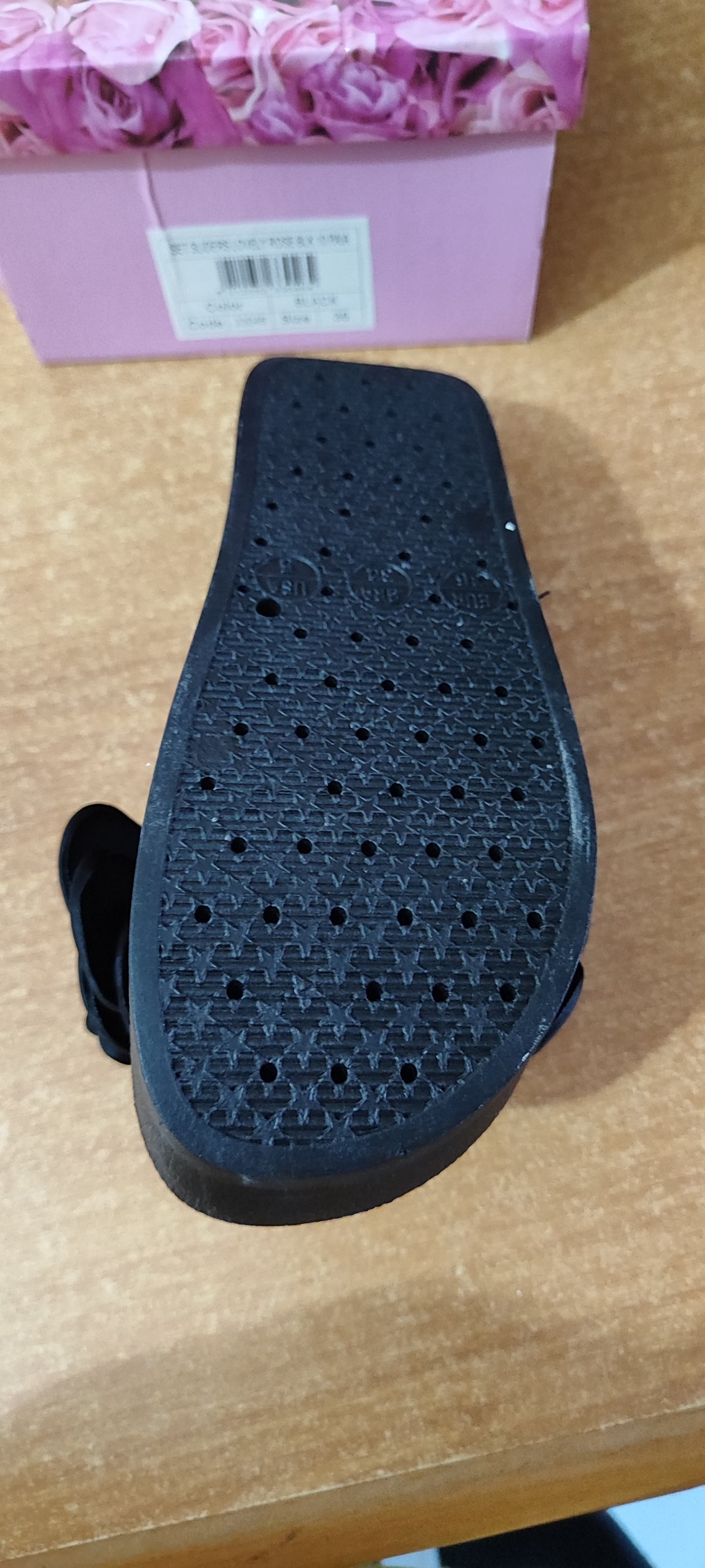 Pantofola donna con fiore camomilla Milano a 5 euro