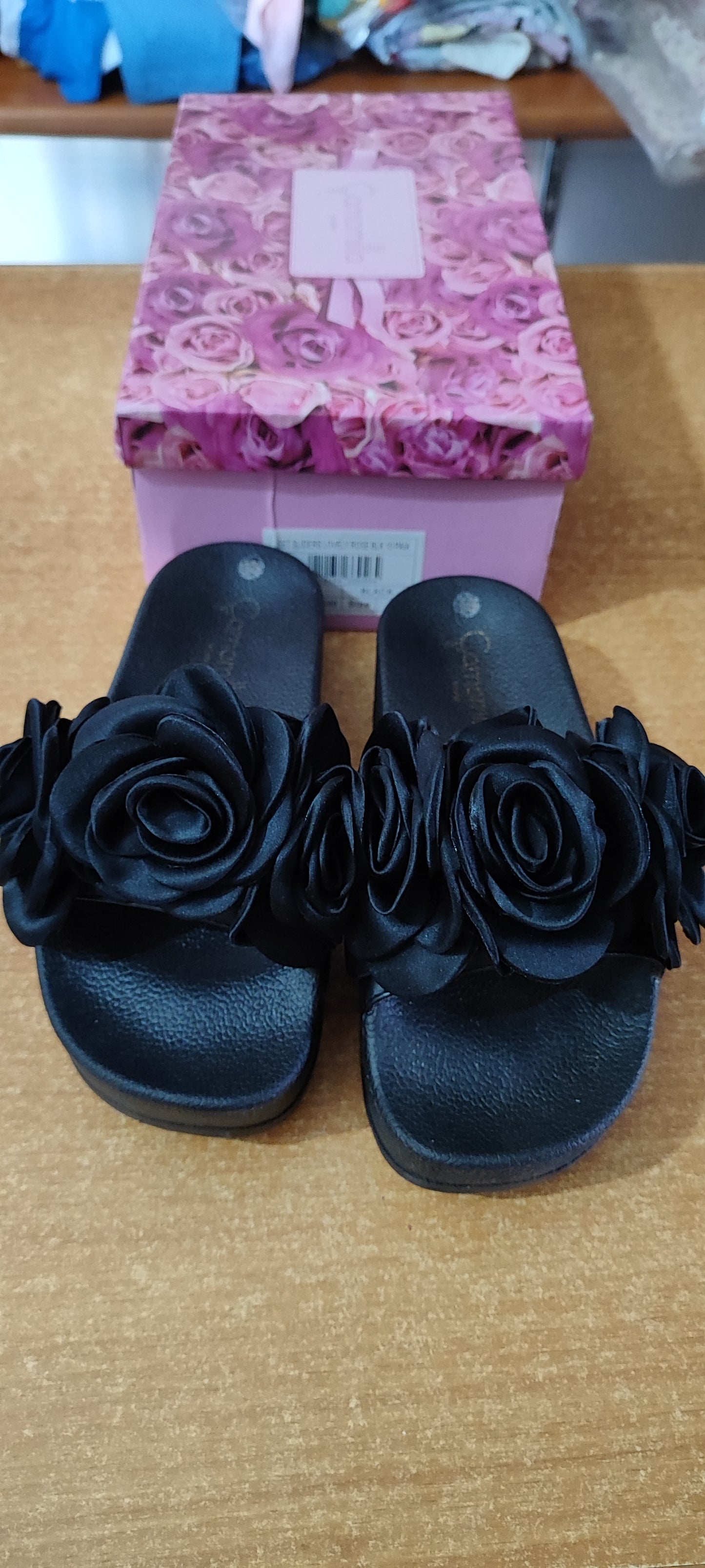 Pantofola donna con fiore camomilla Milano a 5 euro