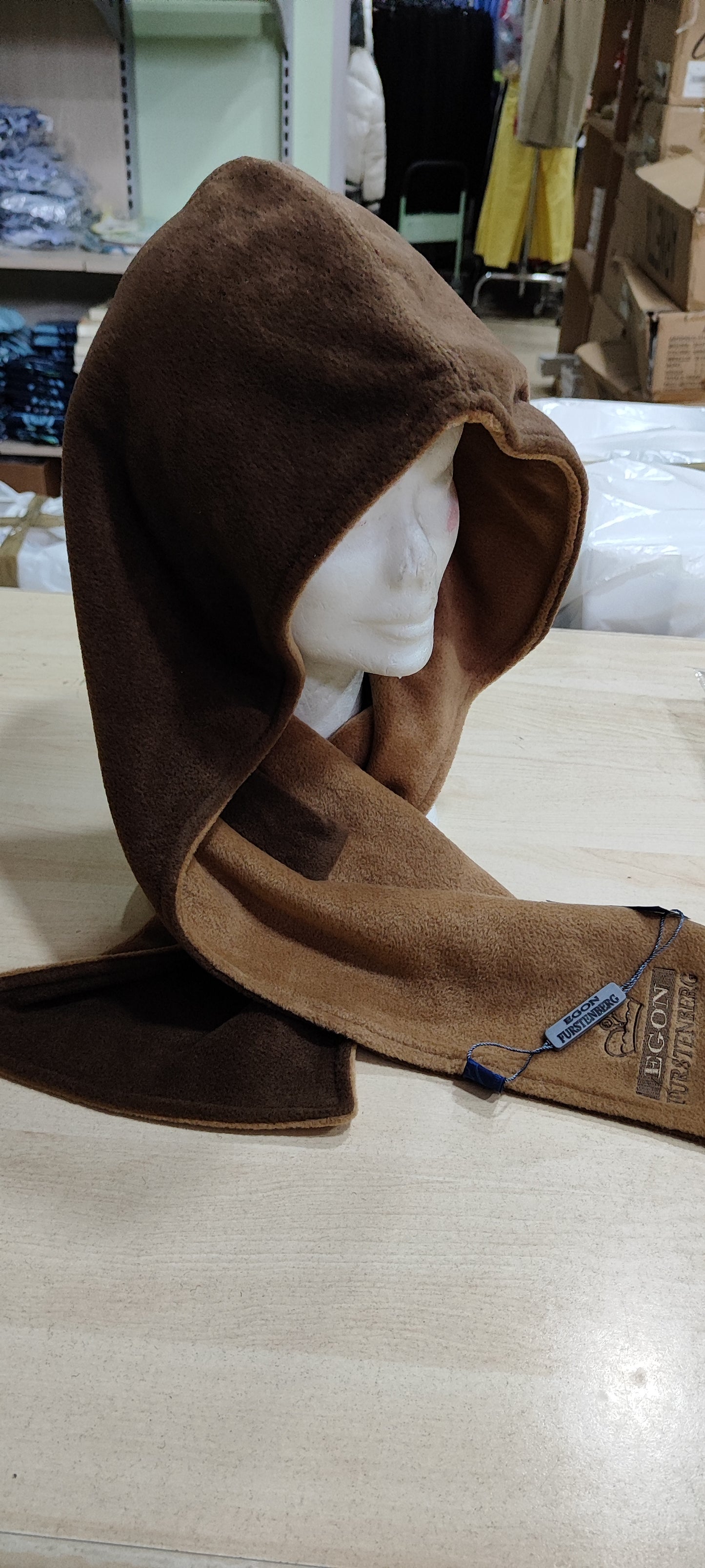 cappello con sciarpa a 1,50