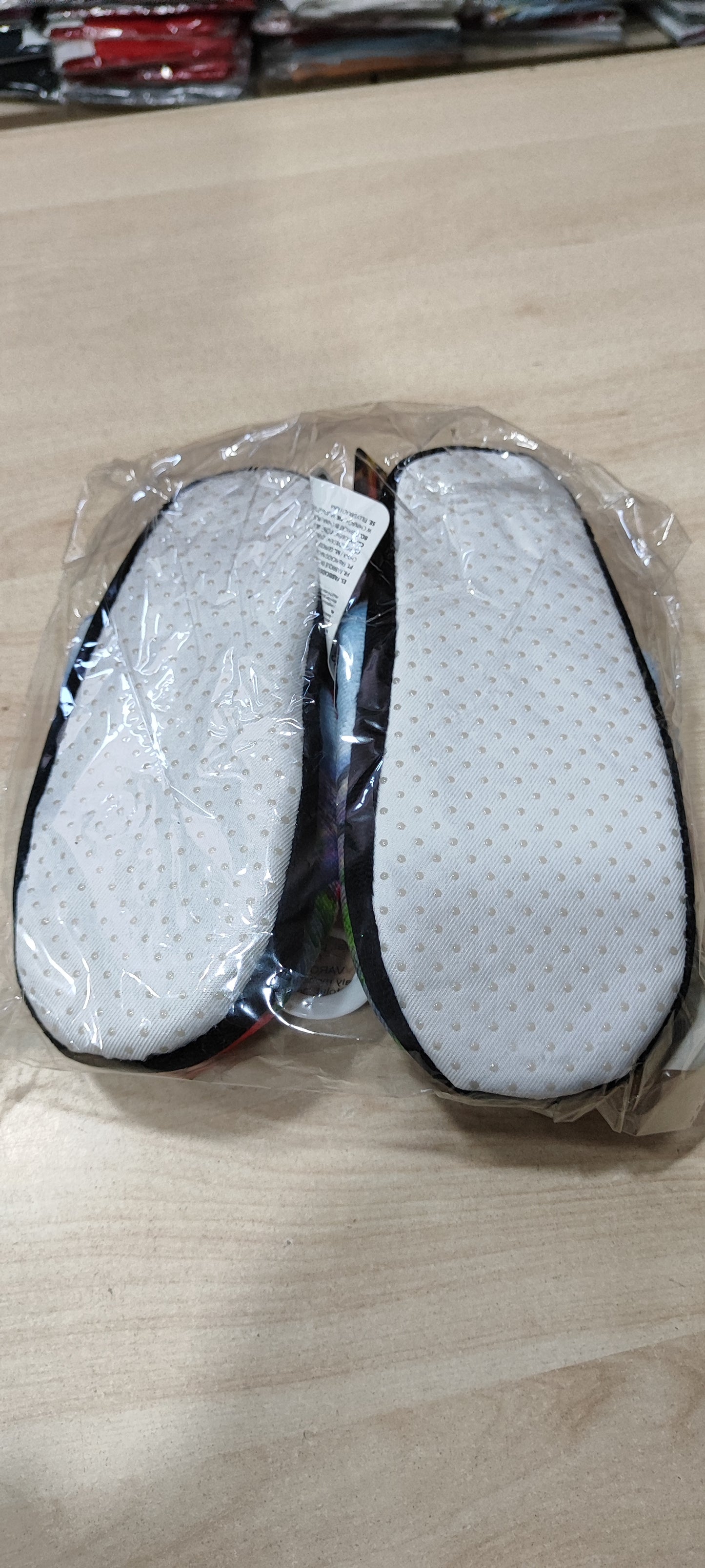 Pantofola star wars e miraculus 3 euro