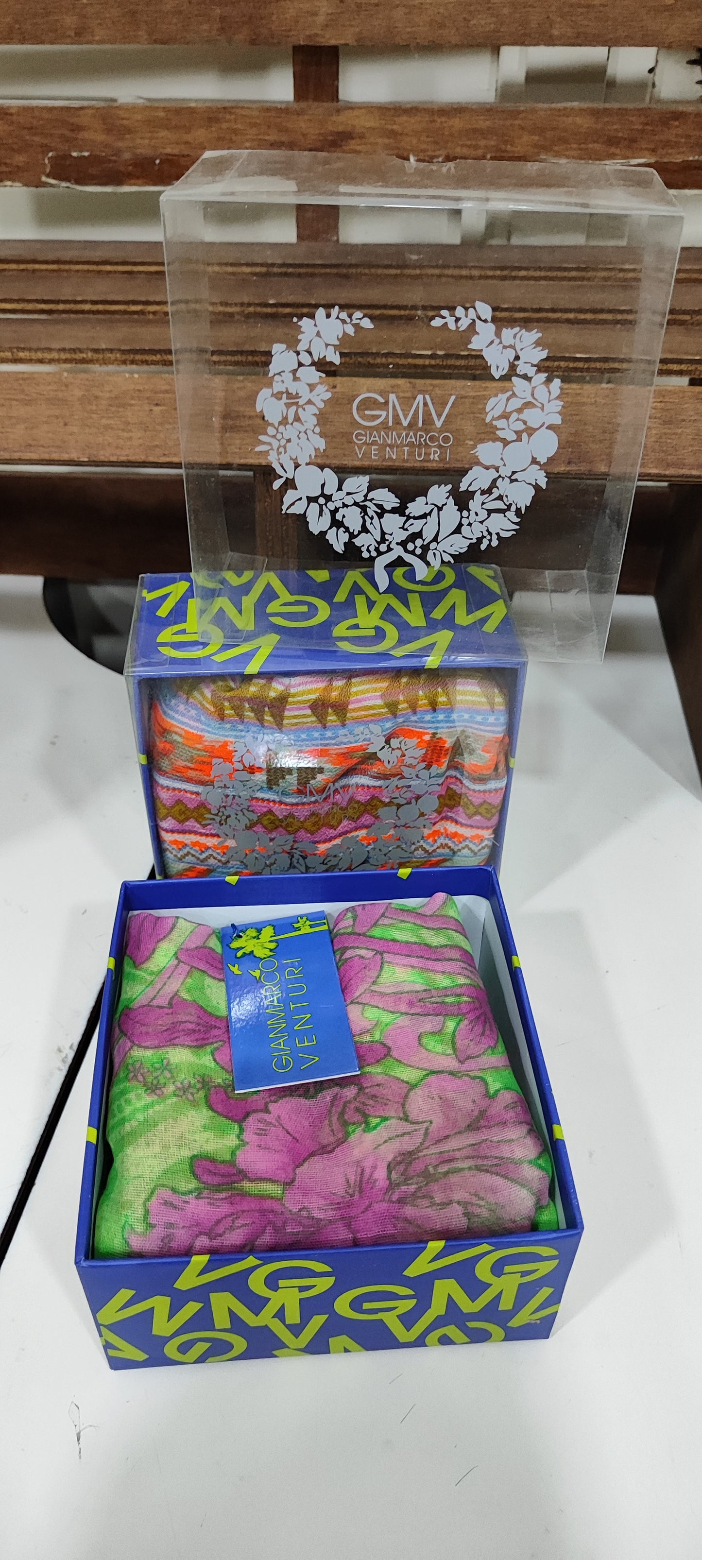 Foulard firmati scatolati a 3,50