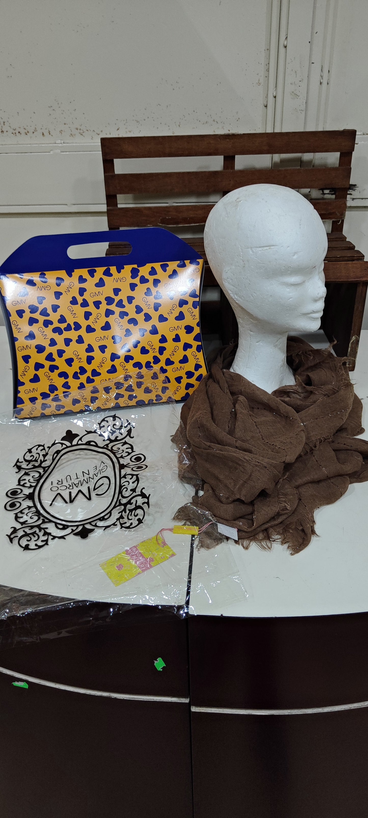Foulard firmati scatolati a 3,50