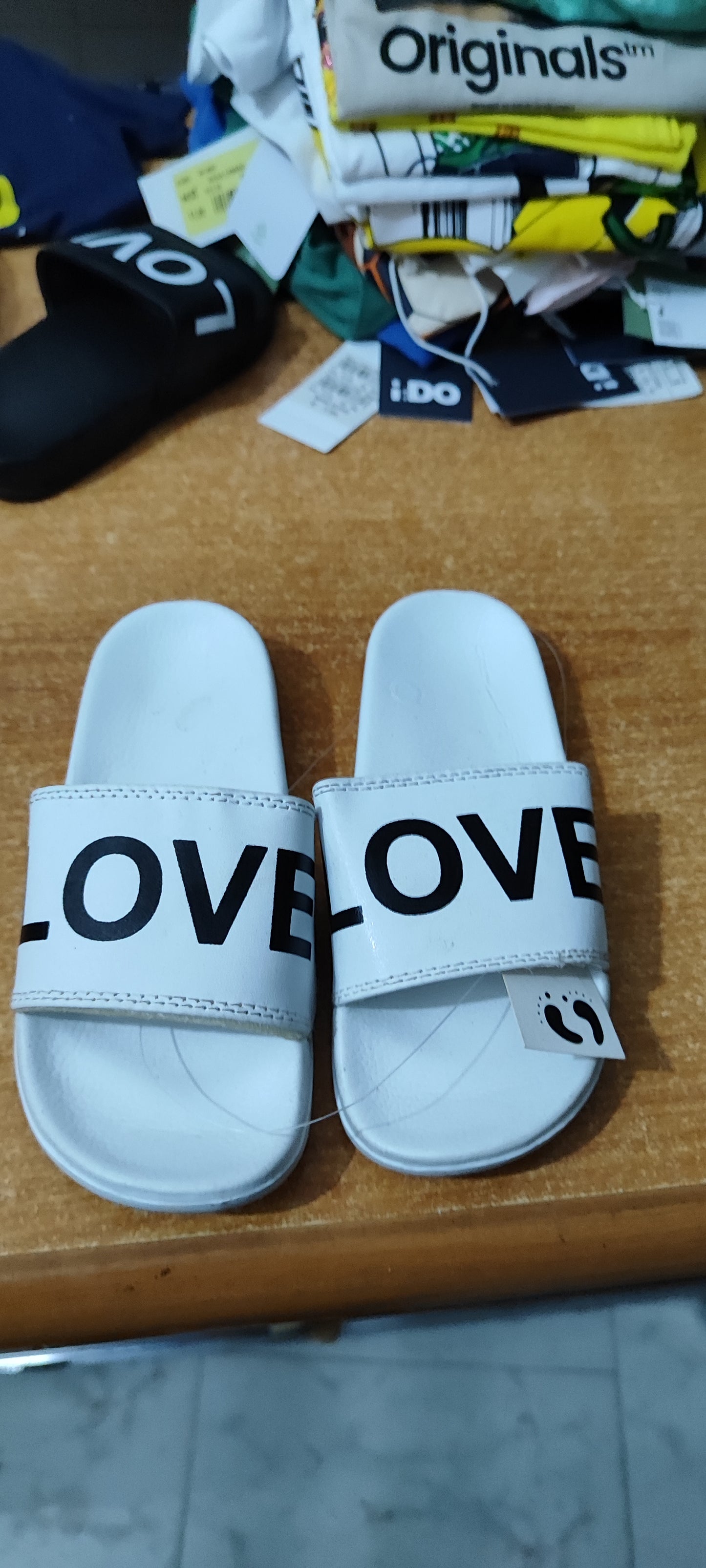 Pantofole love nere e bianco a 1,80