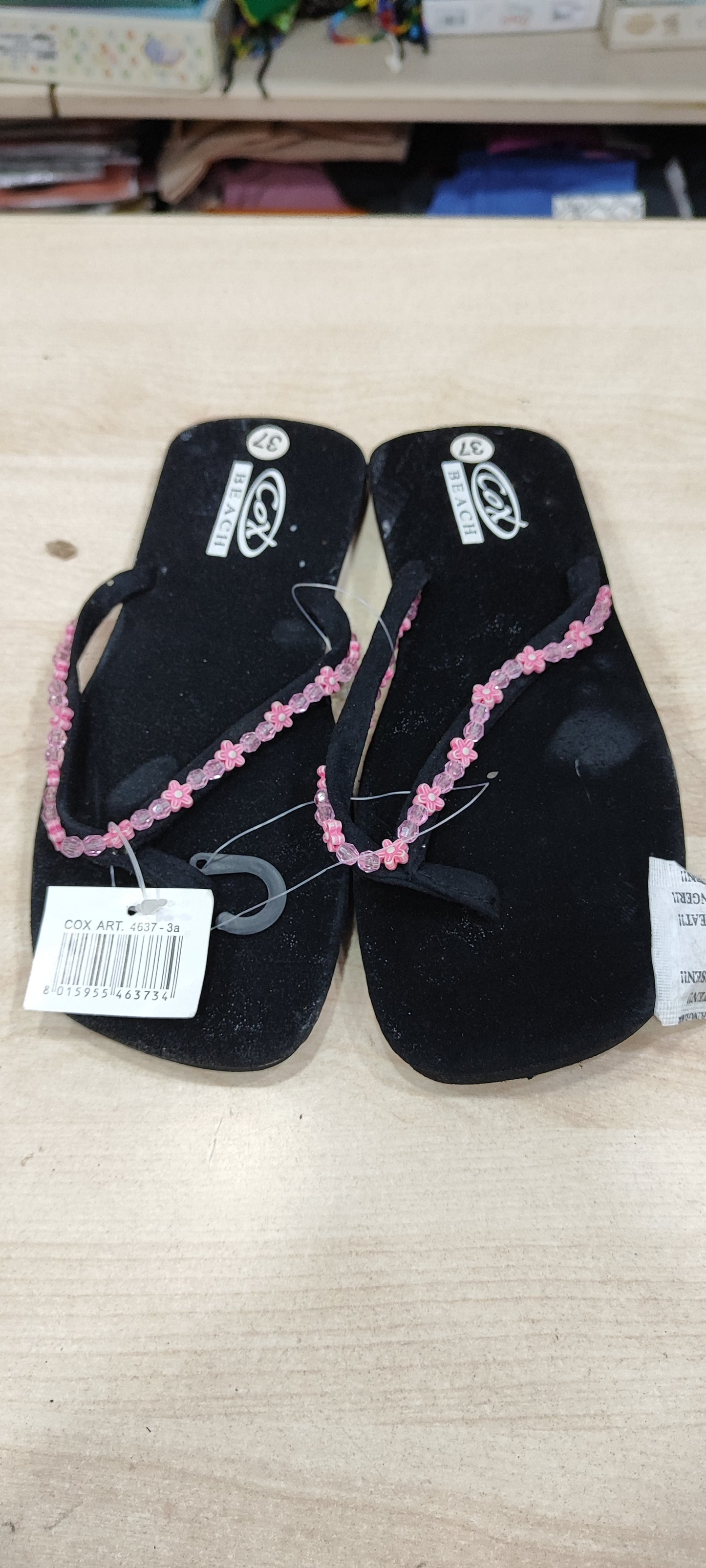 Infradito nero con perline rosa e celeste a 1 euro