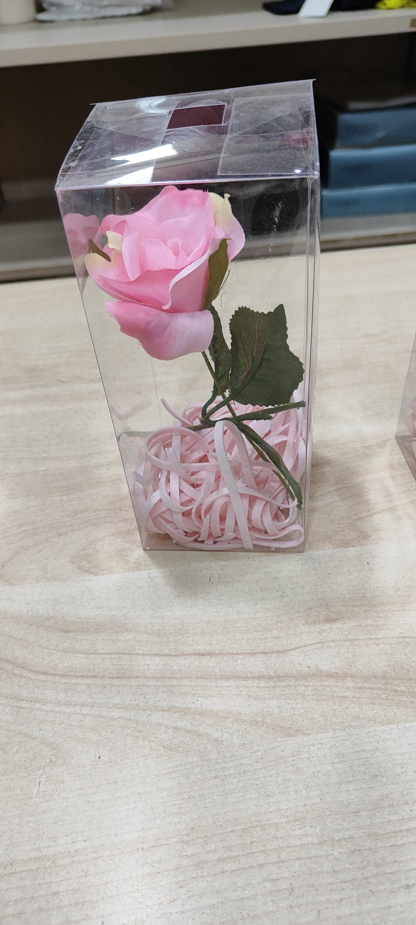 Rosa con sapone profumato all'interno a 0,75
