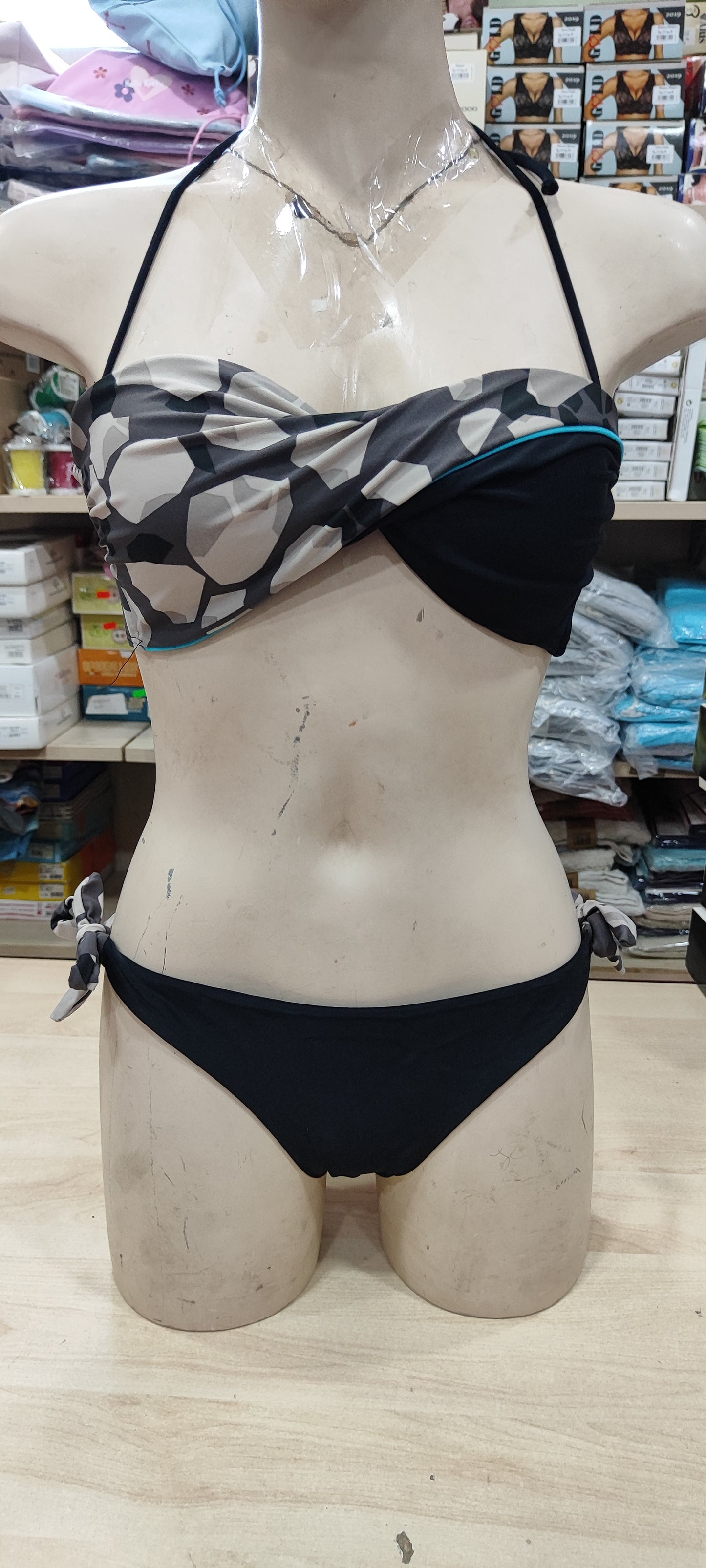 Costumi firmati donna a 4 euro