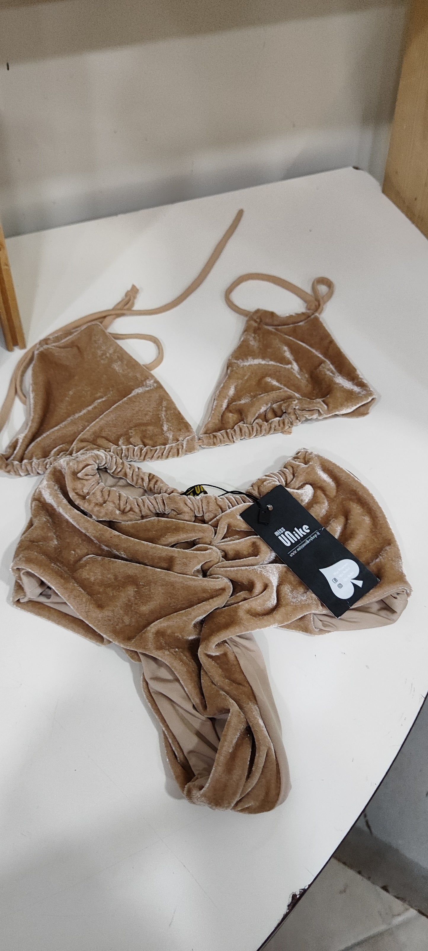 Costumi donna firmati a 5 euro