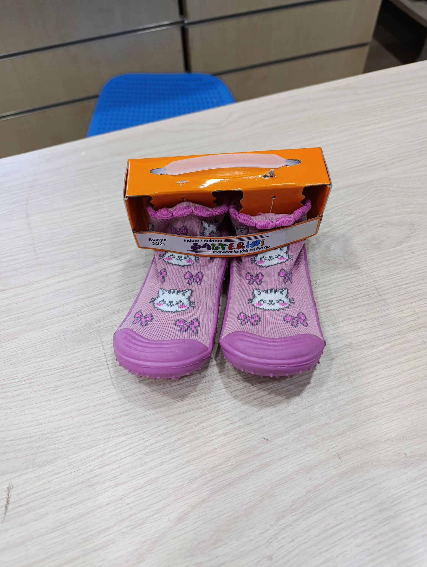 Pantofole miste bimbi a 3 euro