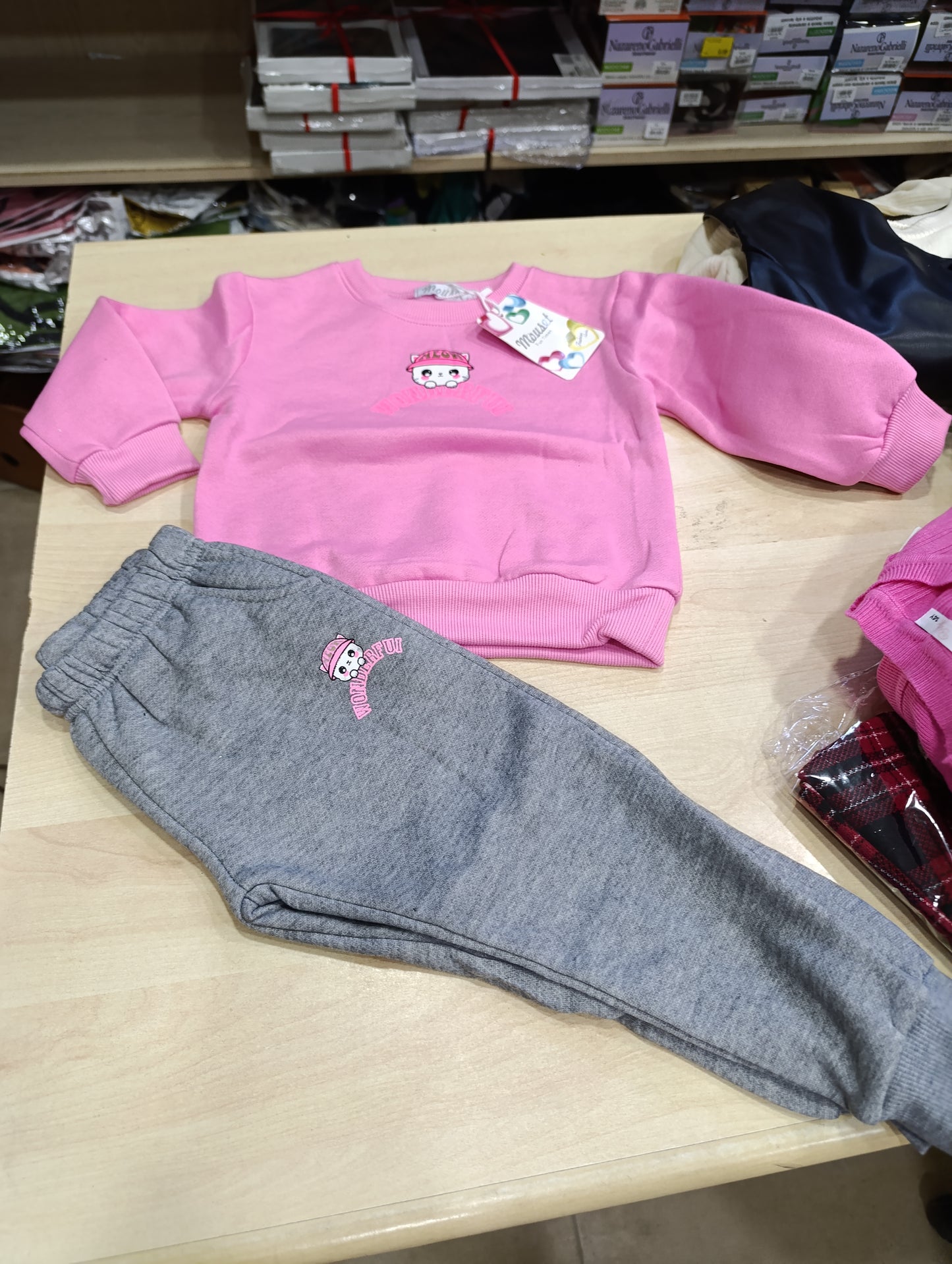 Tute e completi bimbi a 5 euro
