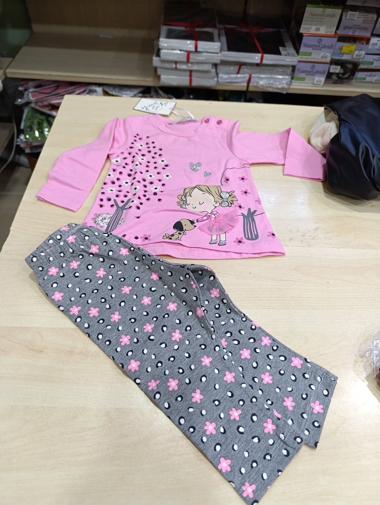 Tute e completi bimbi a 5 euro