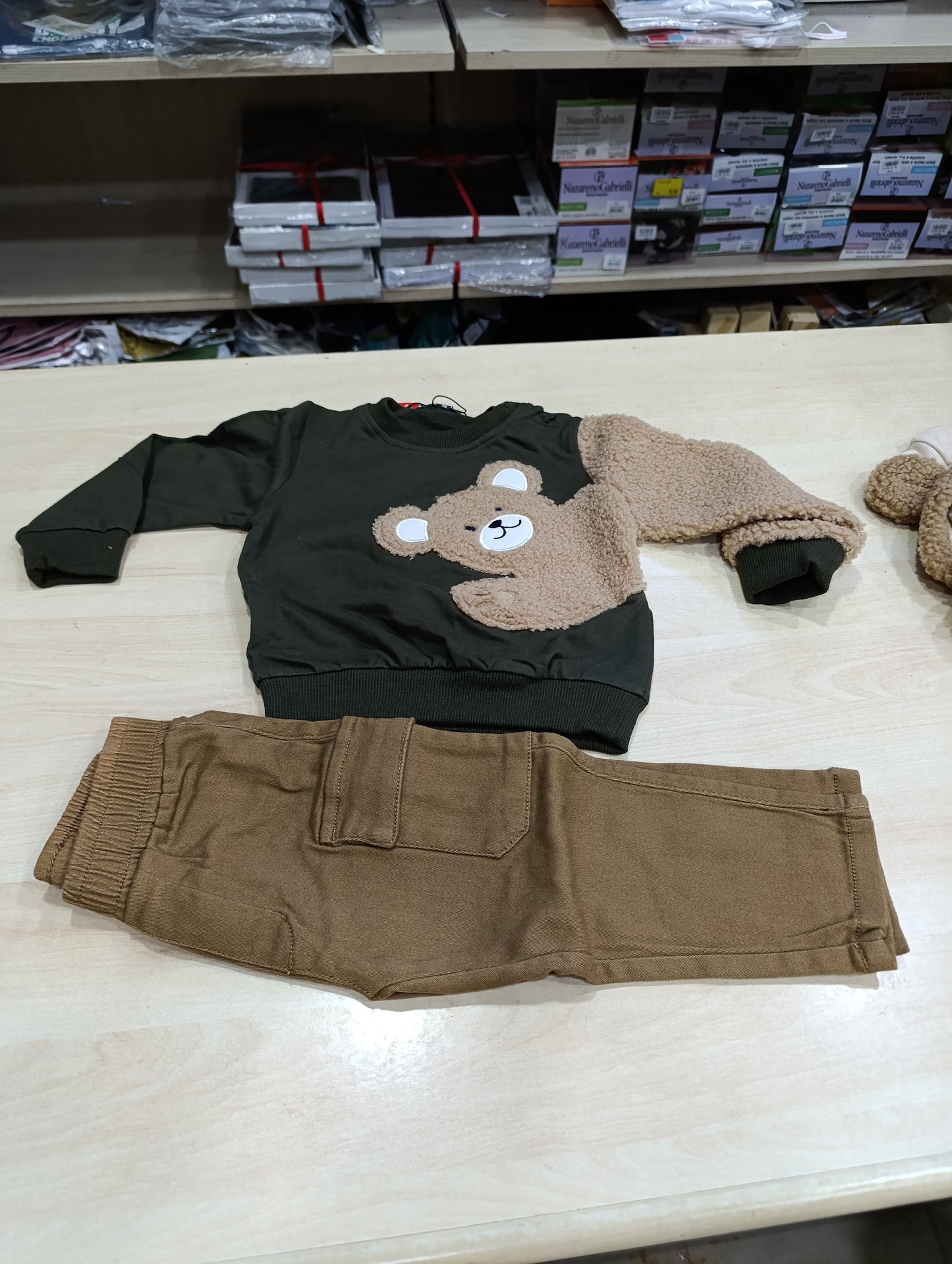 Tute e completi bimbi a 5 euro