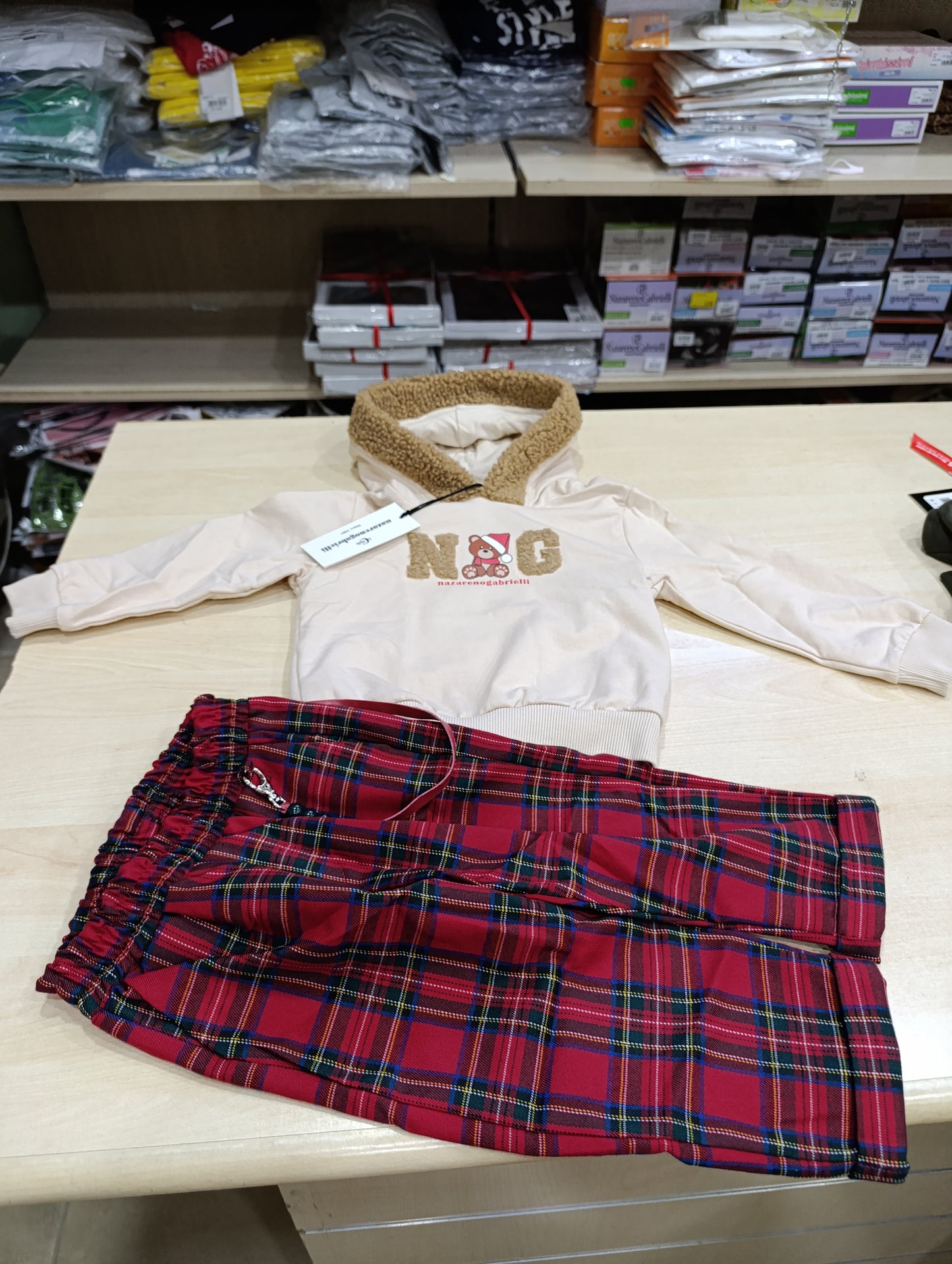 Tute e completi bimbi a 5 euro