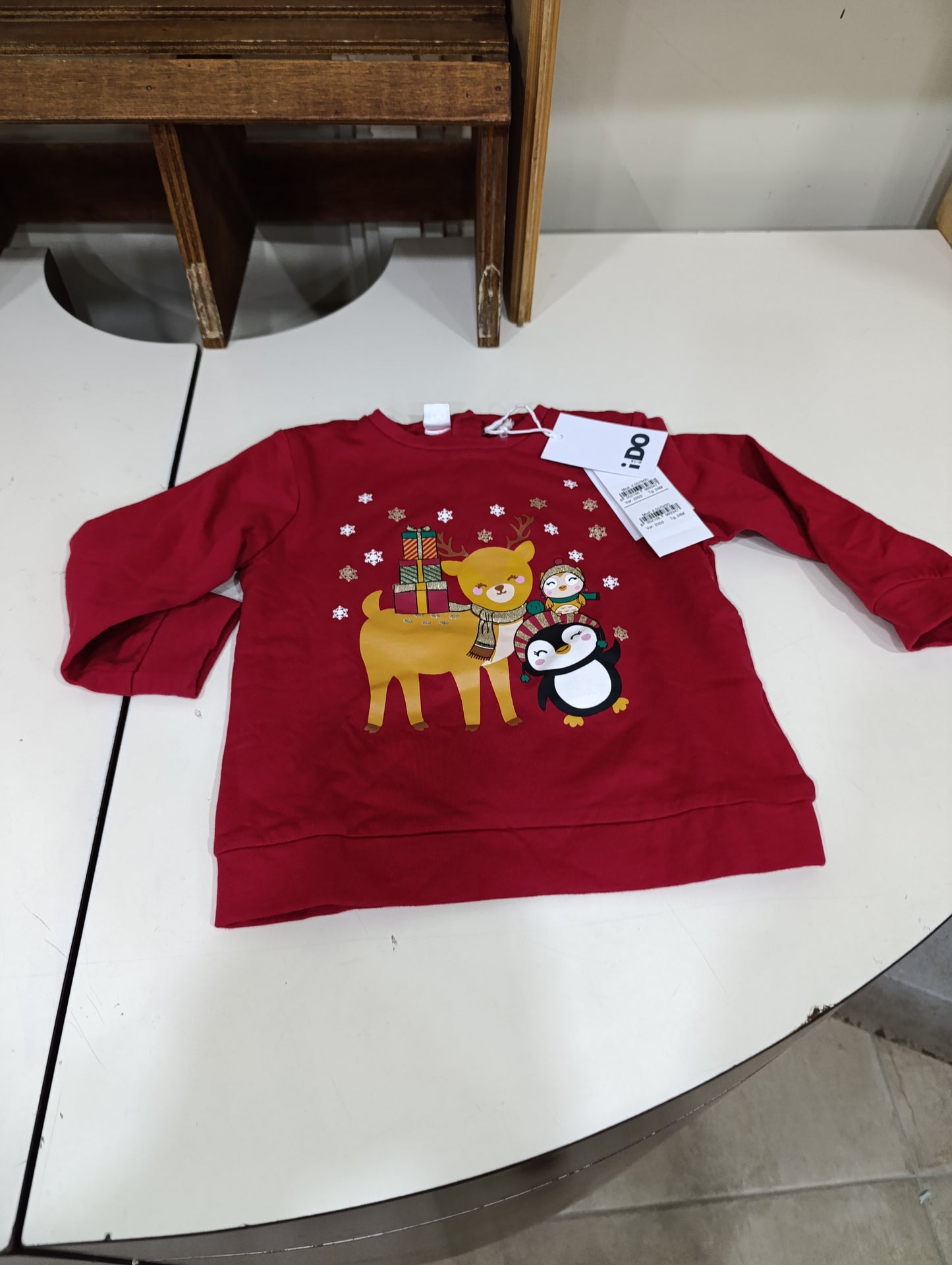 Felpe e magliette natalizie a 4 euro