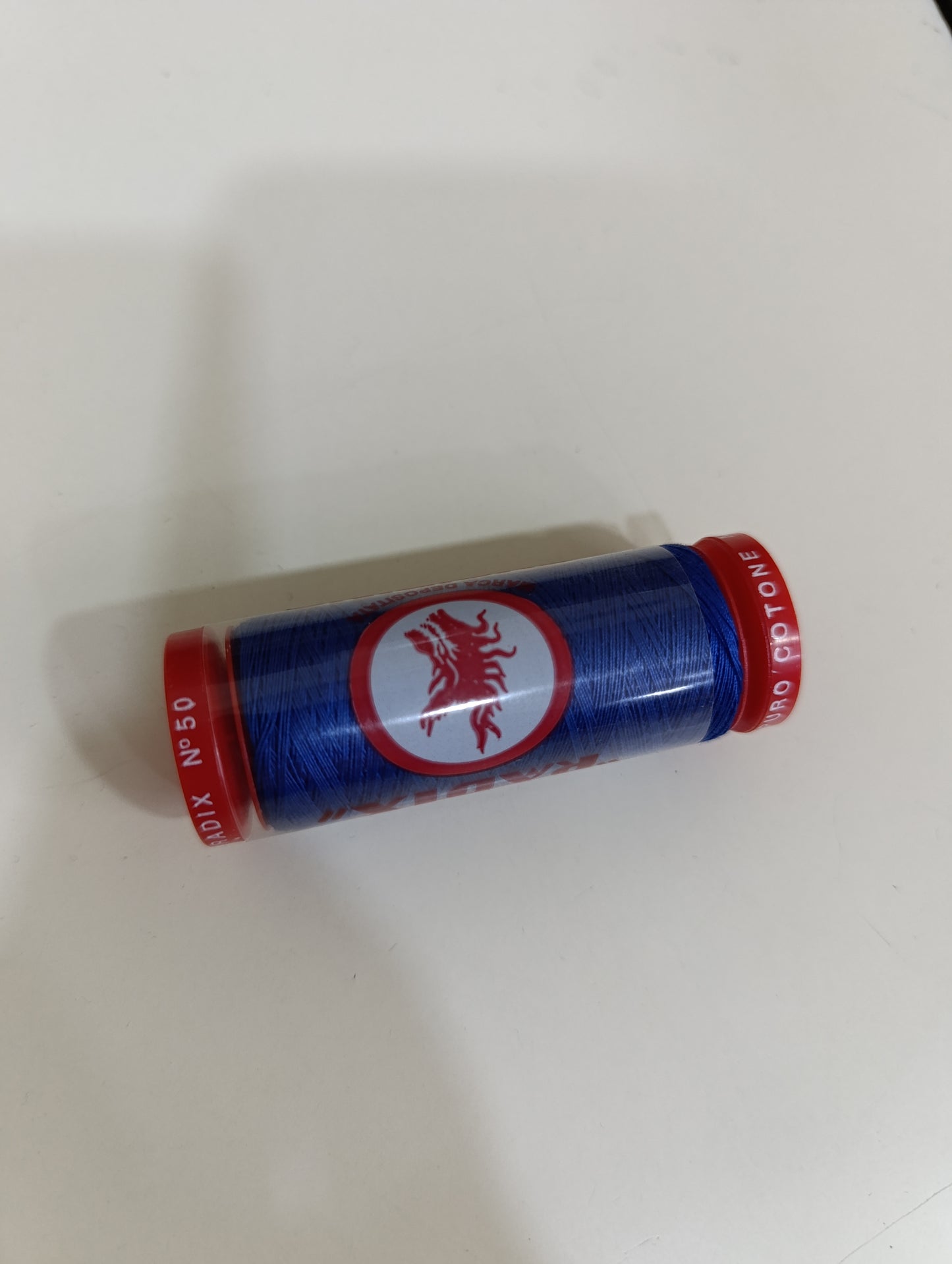 Rocchetto di filo per cucire a 1 euro