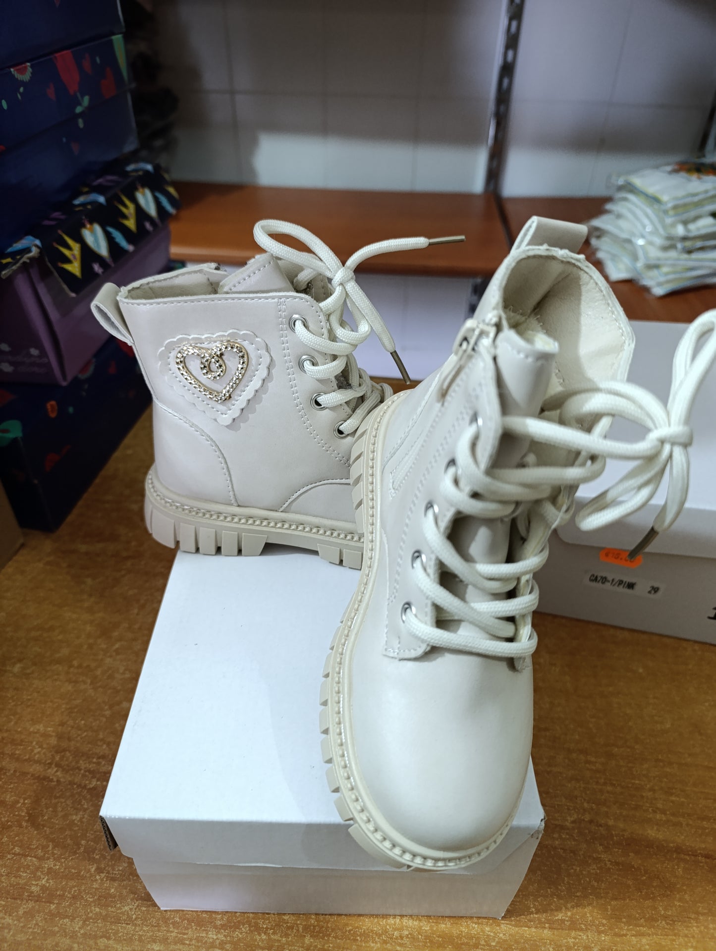 Scarpe e stivaletti bimbi a 3 euro
