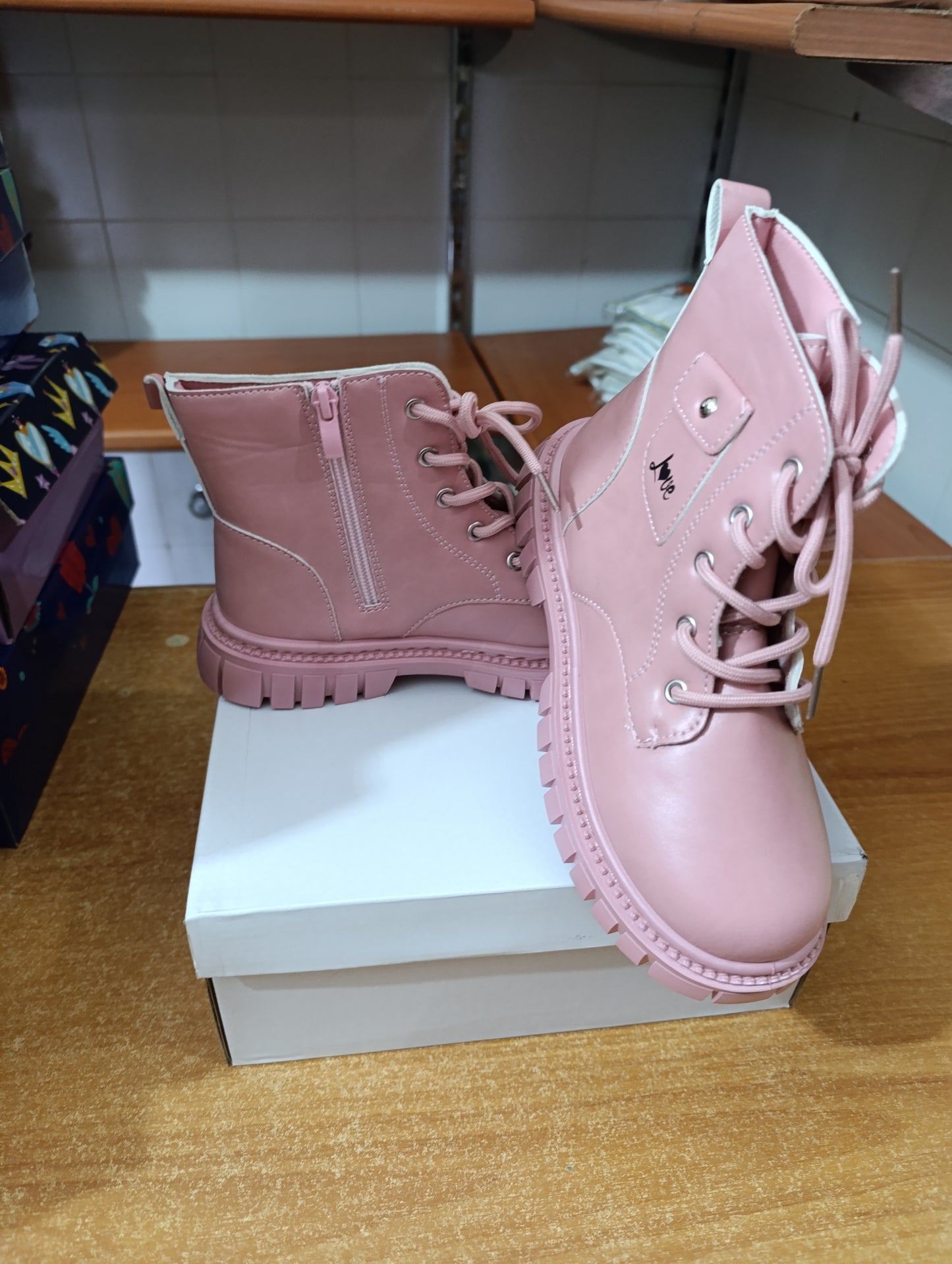 Scarpe e stivaletti bimbi a 3 euro