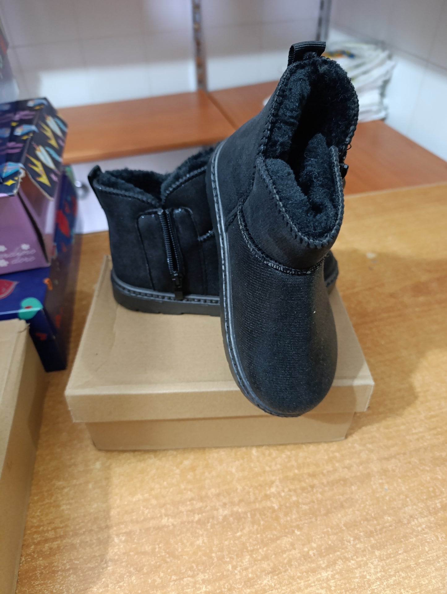 Scarpe e stivaletti bimbi a 3 euro