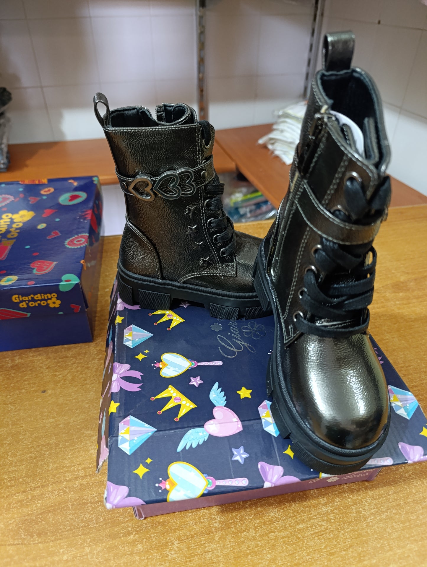 Scarpe e stivaletti bimbi a 3 euro