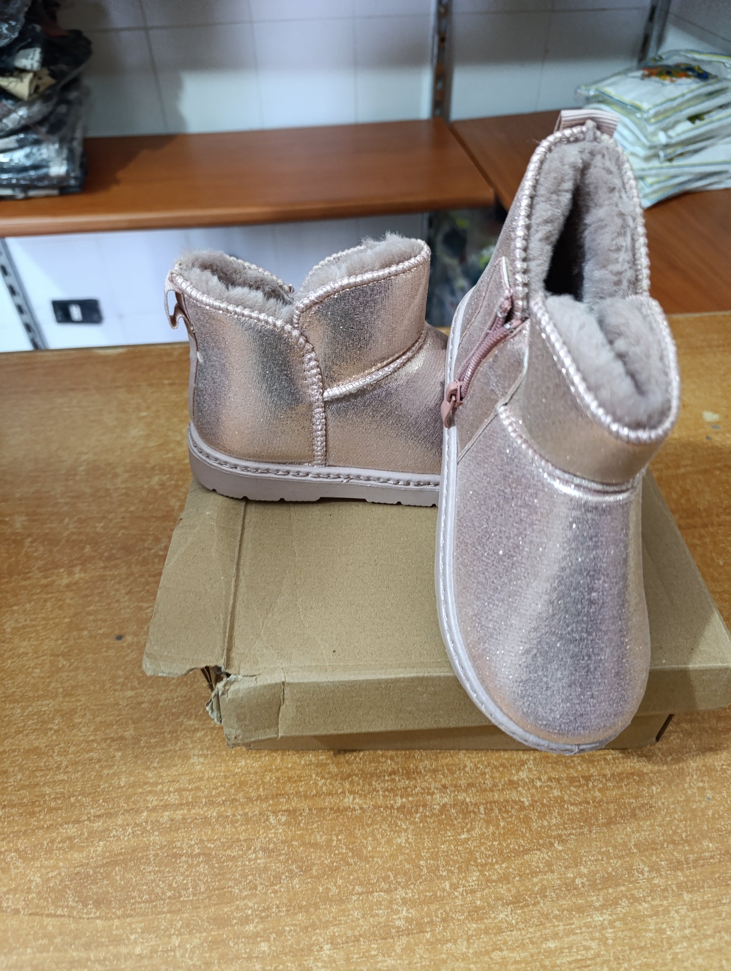 Scarpe e stivaletti bimbi a 3 euro