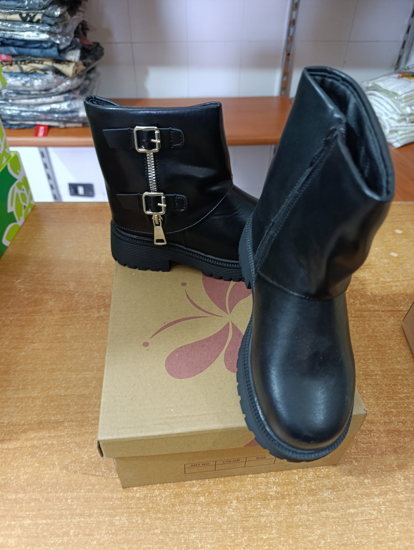 Scarpe e stivaletti bimbi a 3 euro
