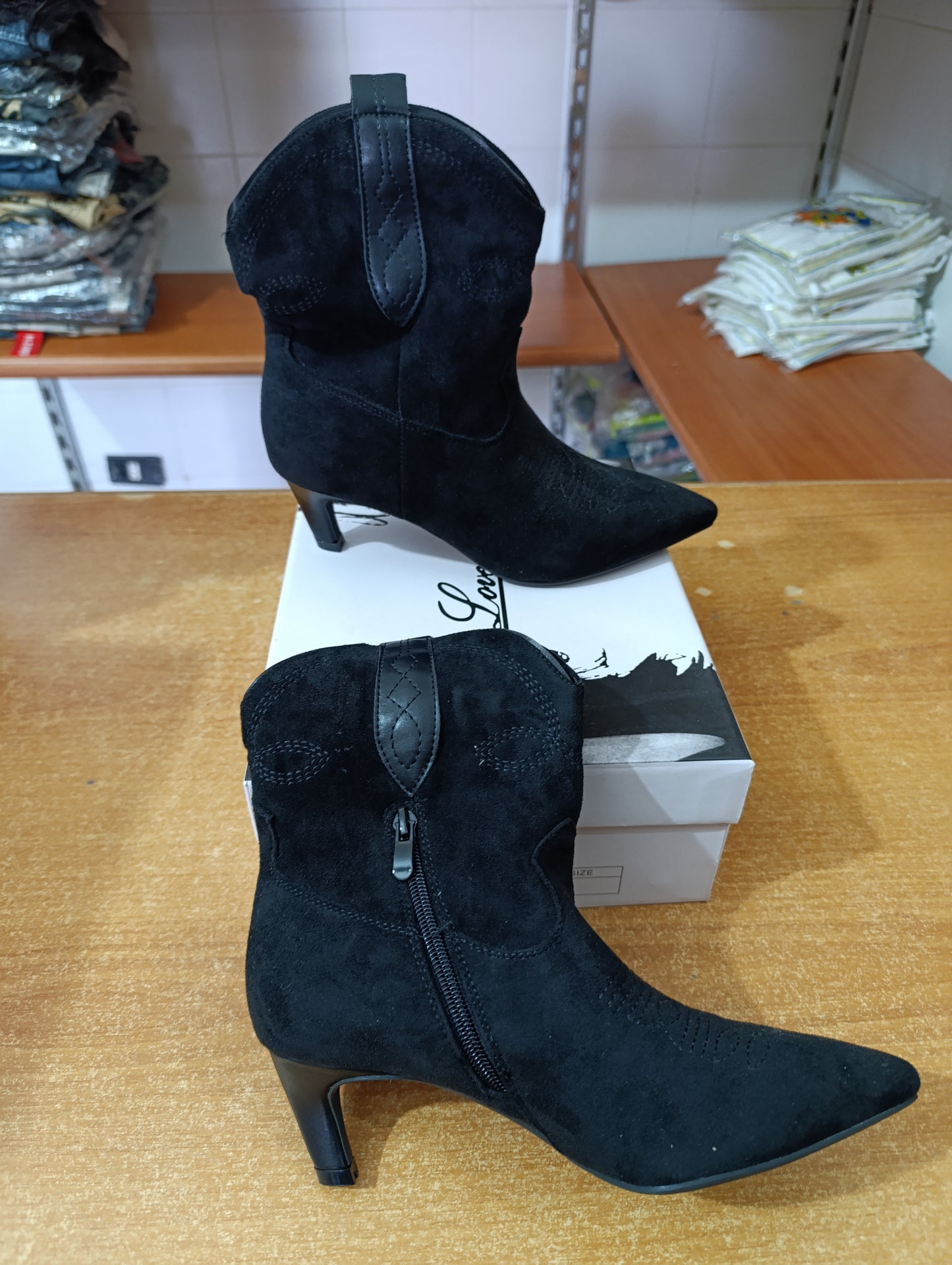 Scarpe stivali donna a 3,00