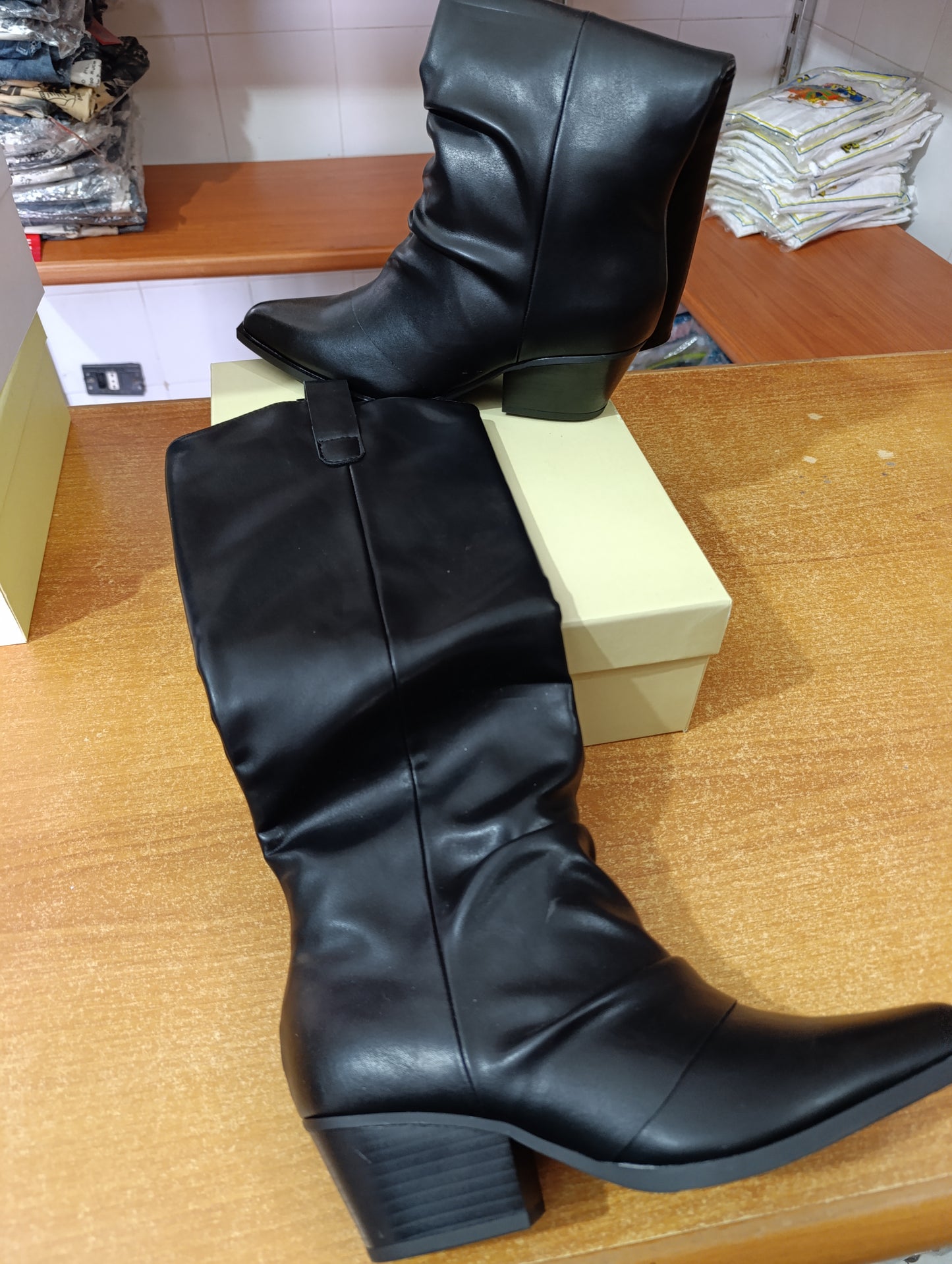 Scarpe stivali donna a 3,00
