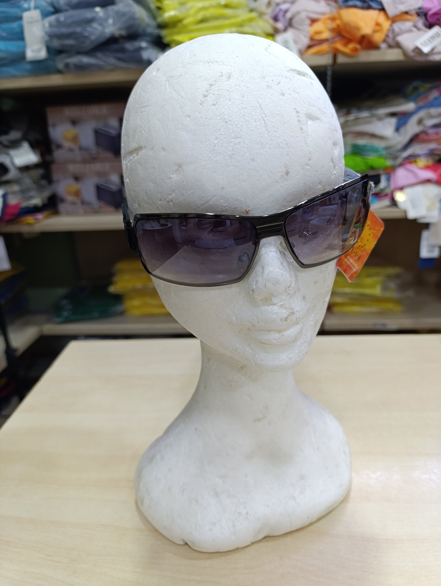 Occhiali da sole uomo donna a stock a 0,50