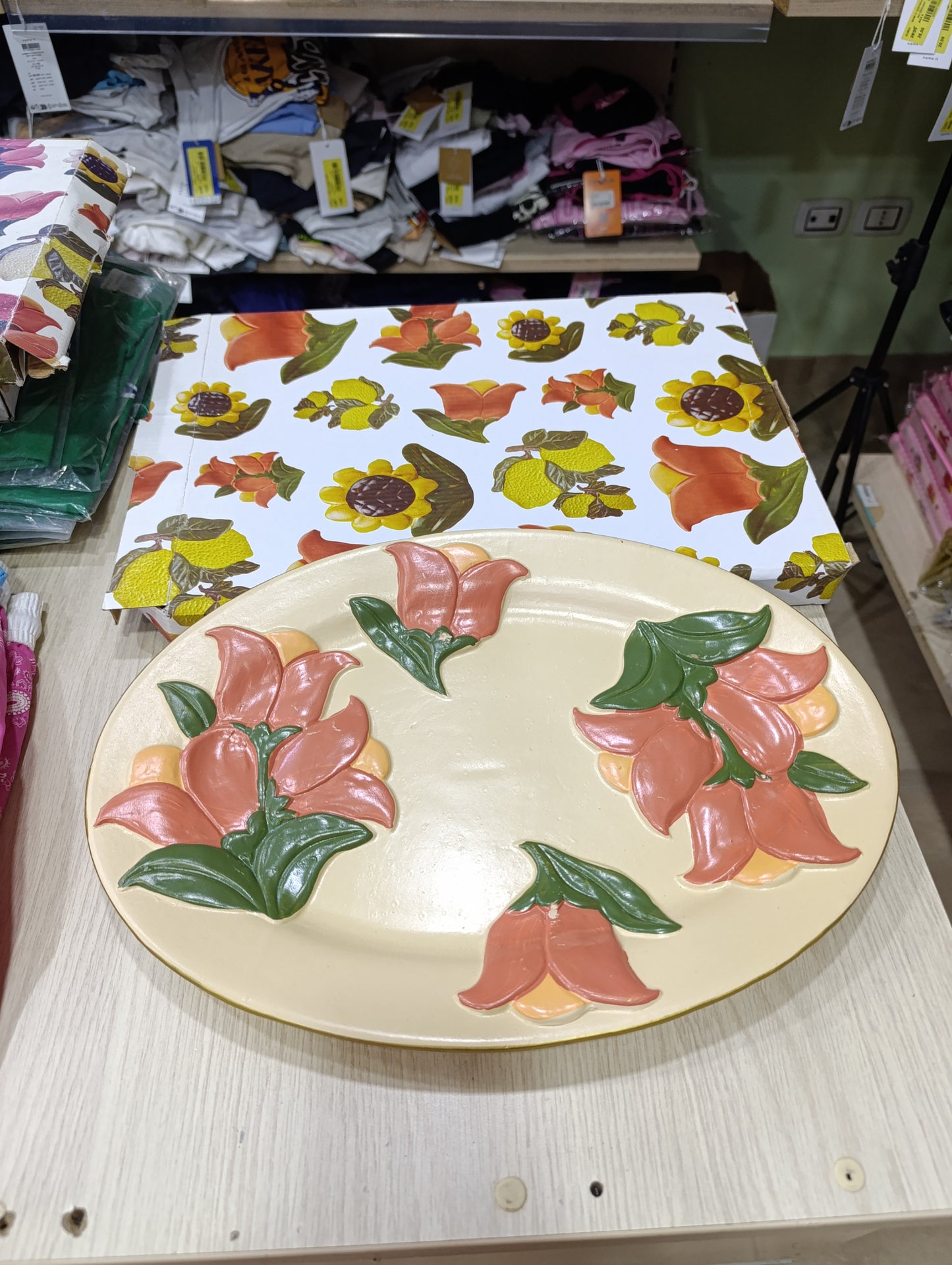 Vassoio in ceramica a 2,50 scatolato