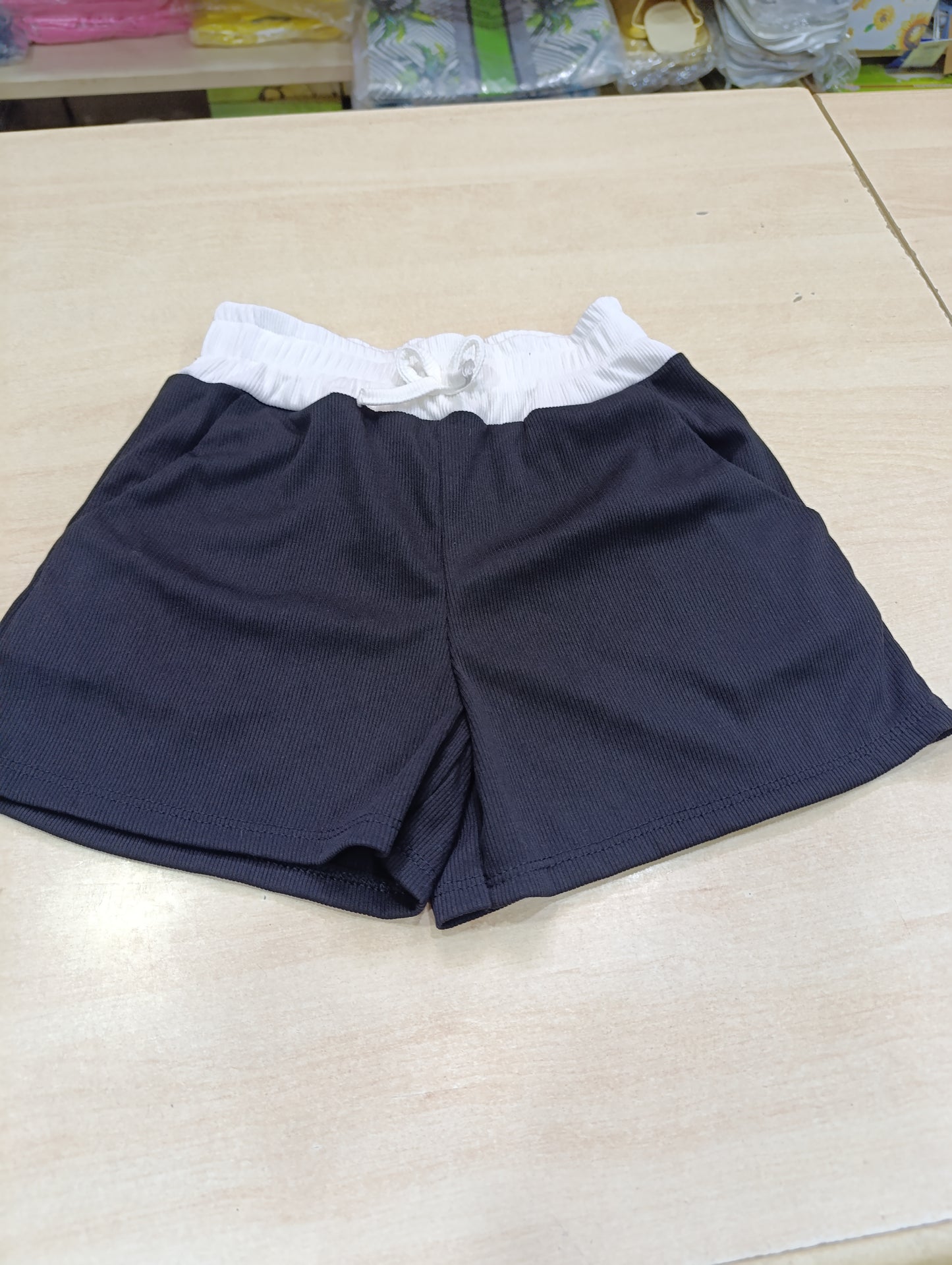 pantaloncini  e gonne bimbi 2 euro