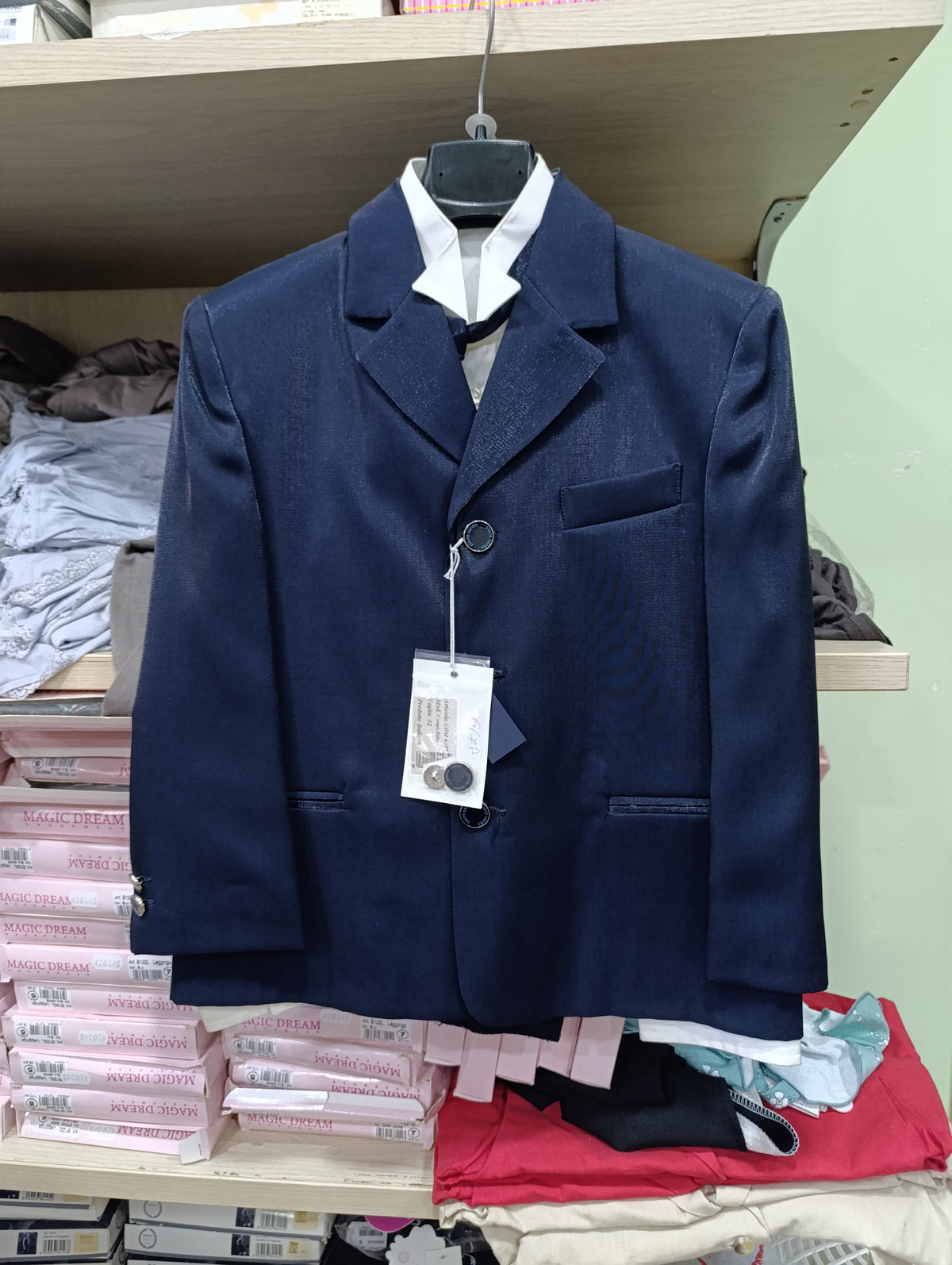 Abiti cerimoni bimbo bimba misti maschio e femmina  10 euro