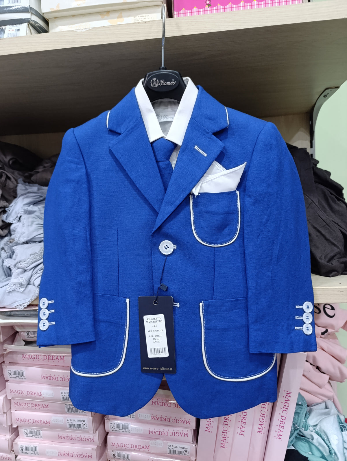 Abiti cerimoni bimbo bimba misti maschio e femmina  10 euro