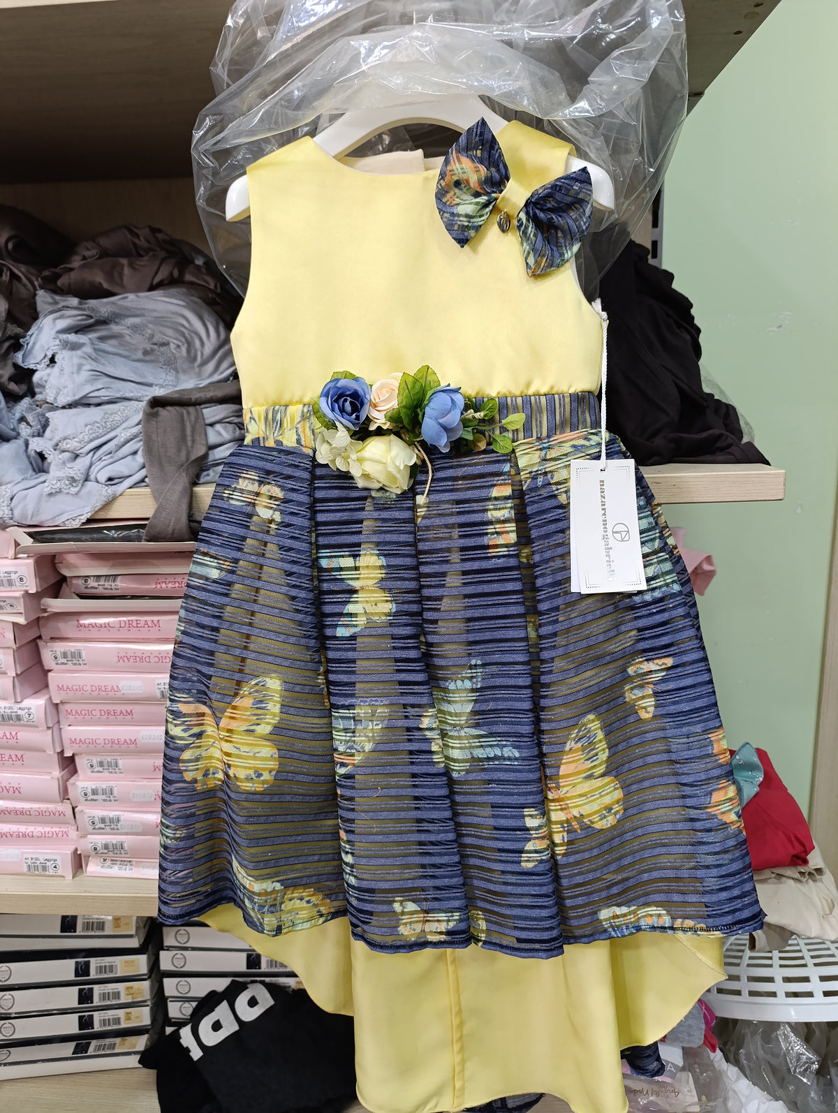 Abiti cerimoni bimbo bimba misti maschio e femmina  10 euro