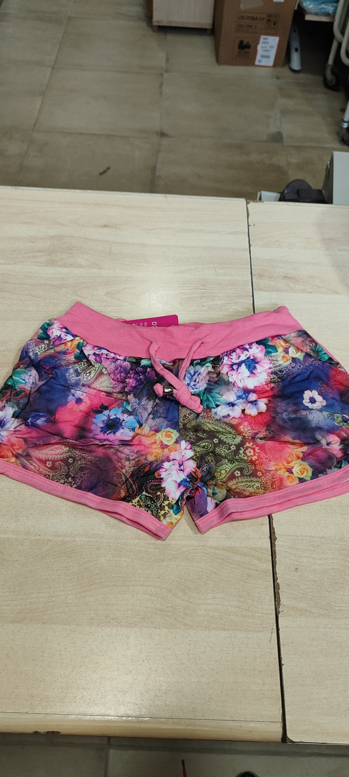 Pantaloncini donna colorati a 1,50