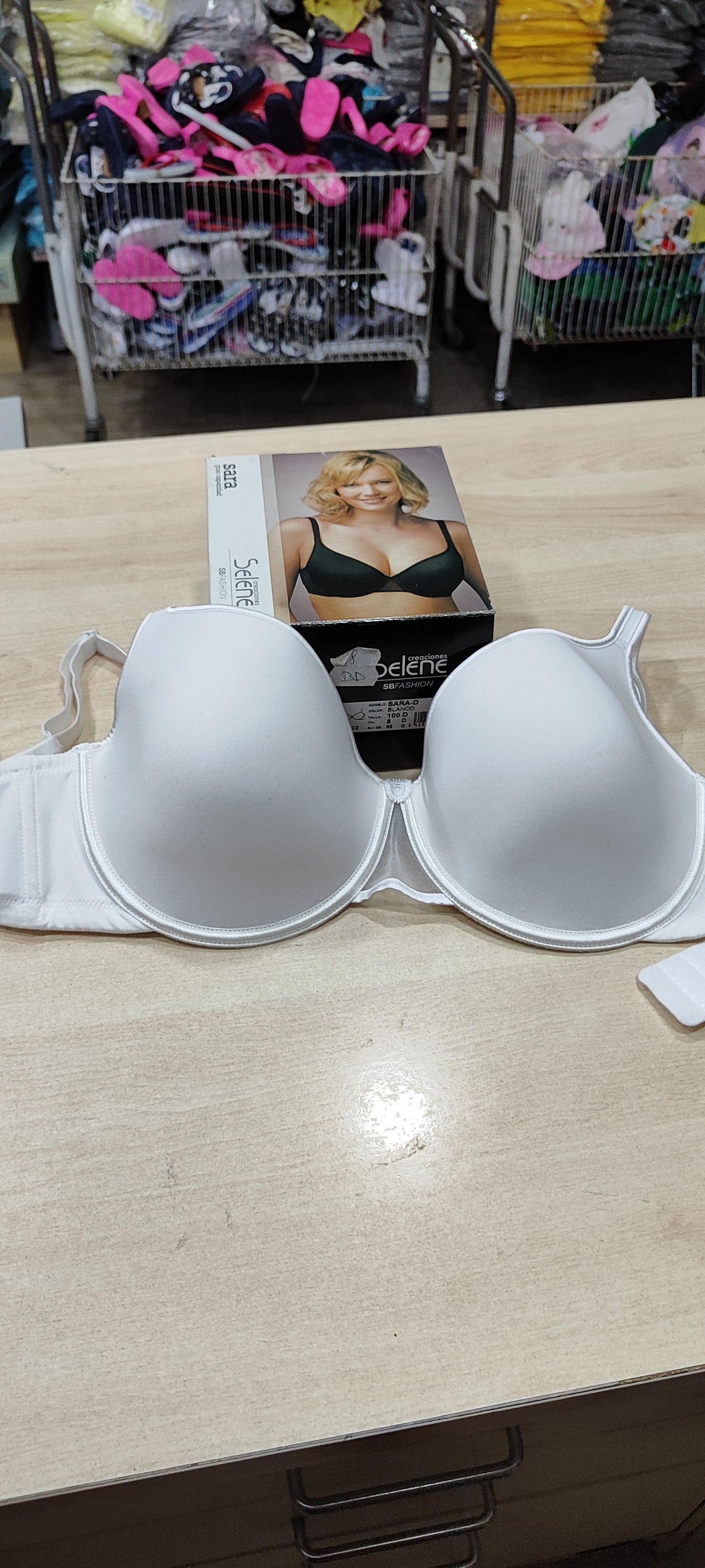 Reggiseni a 1 ,80 merce italiana