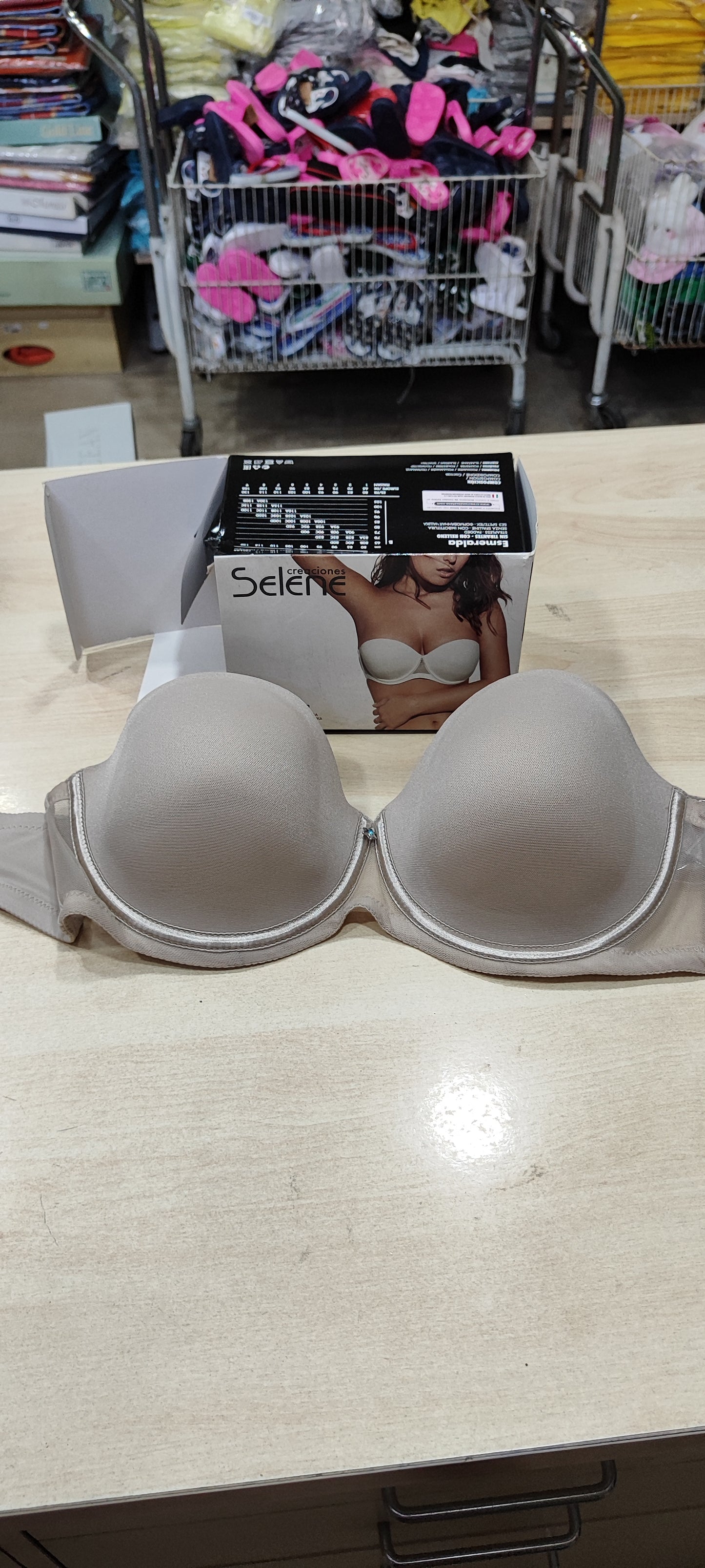 Reggiseni a 1 ,80 merce italiana