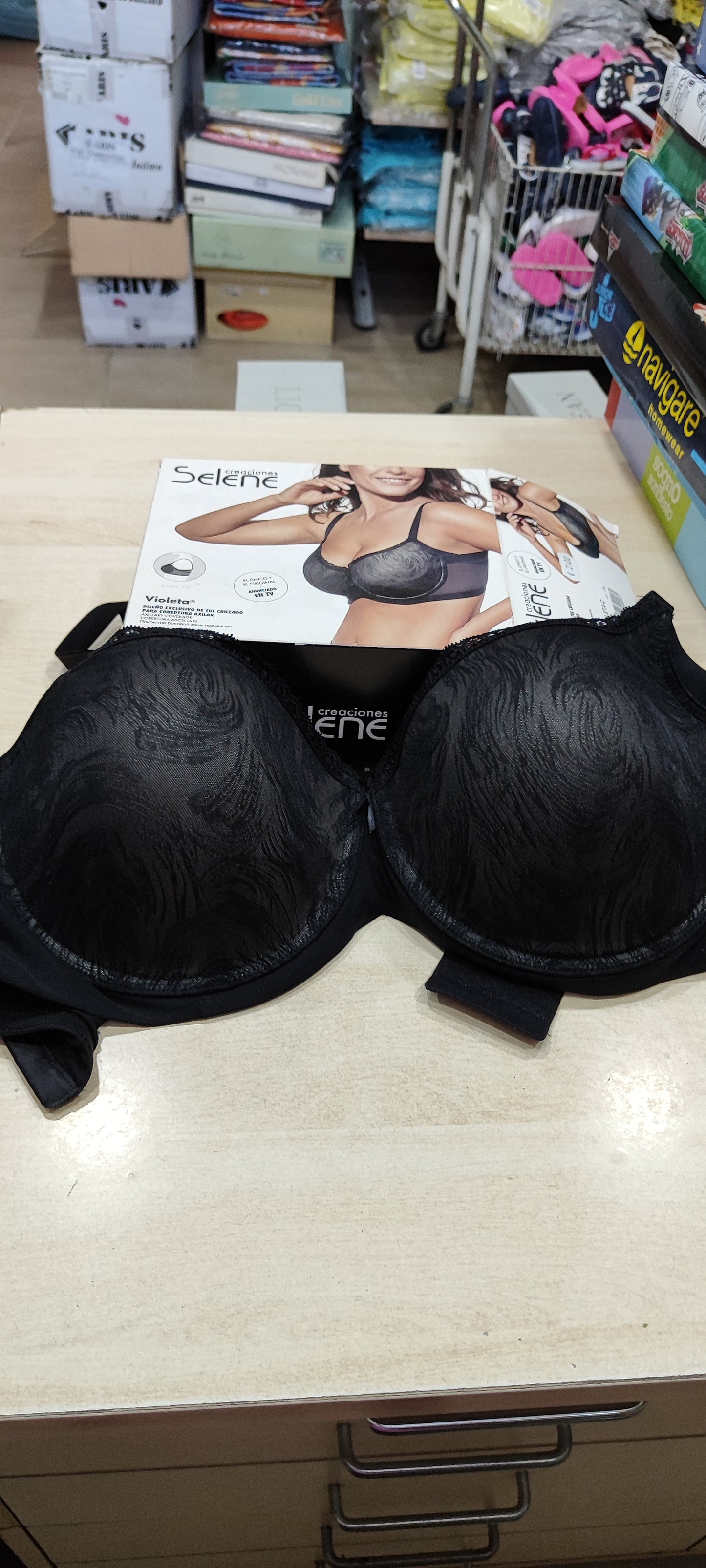 Reggiseni a 1 ,80 merce italiana