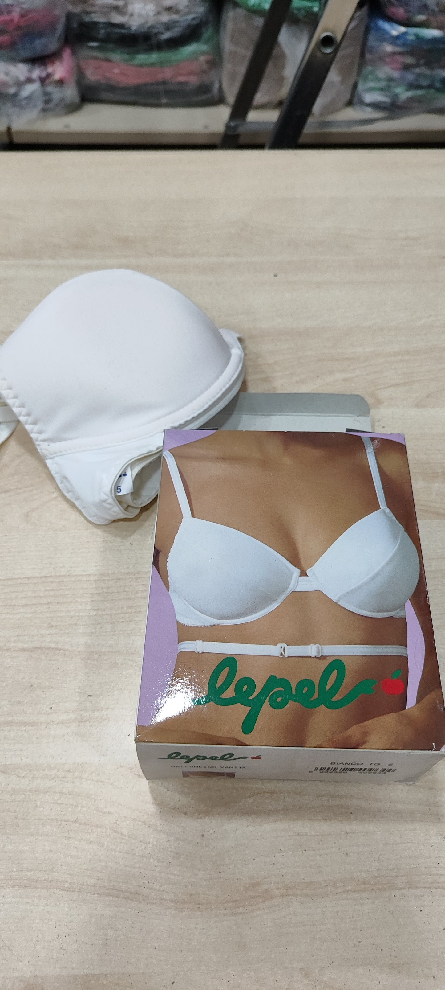 Reggiseni a 1 ,80 merce italiana