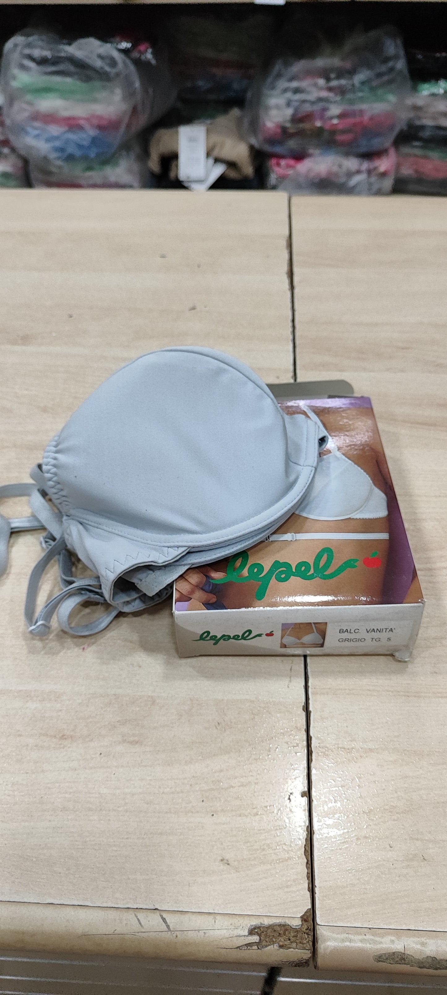 Reggiseni a 1 ,80 merce italiana