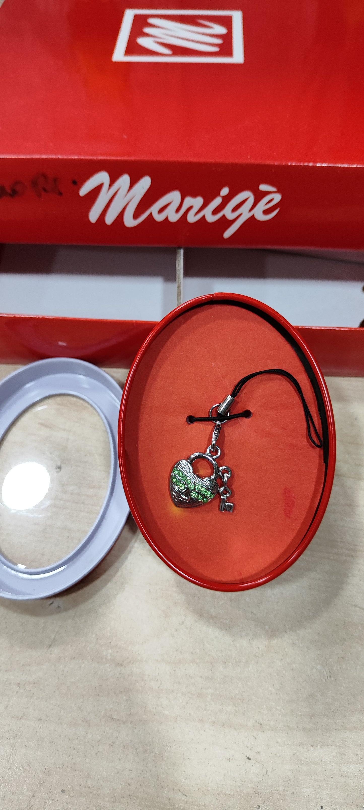 Offerta portachiavi e per telefono a 1 euro