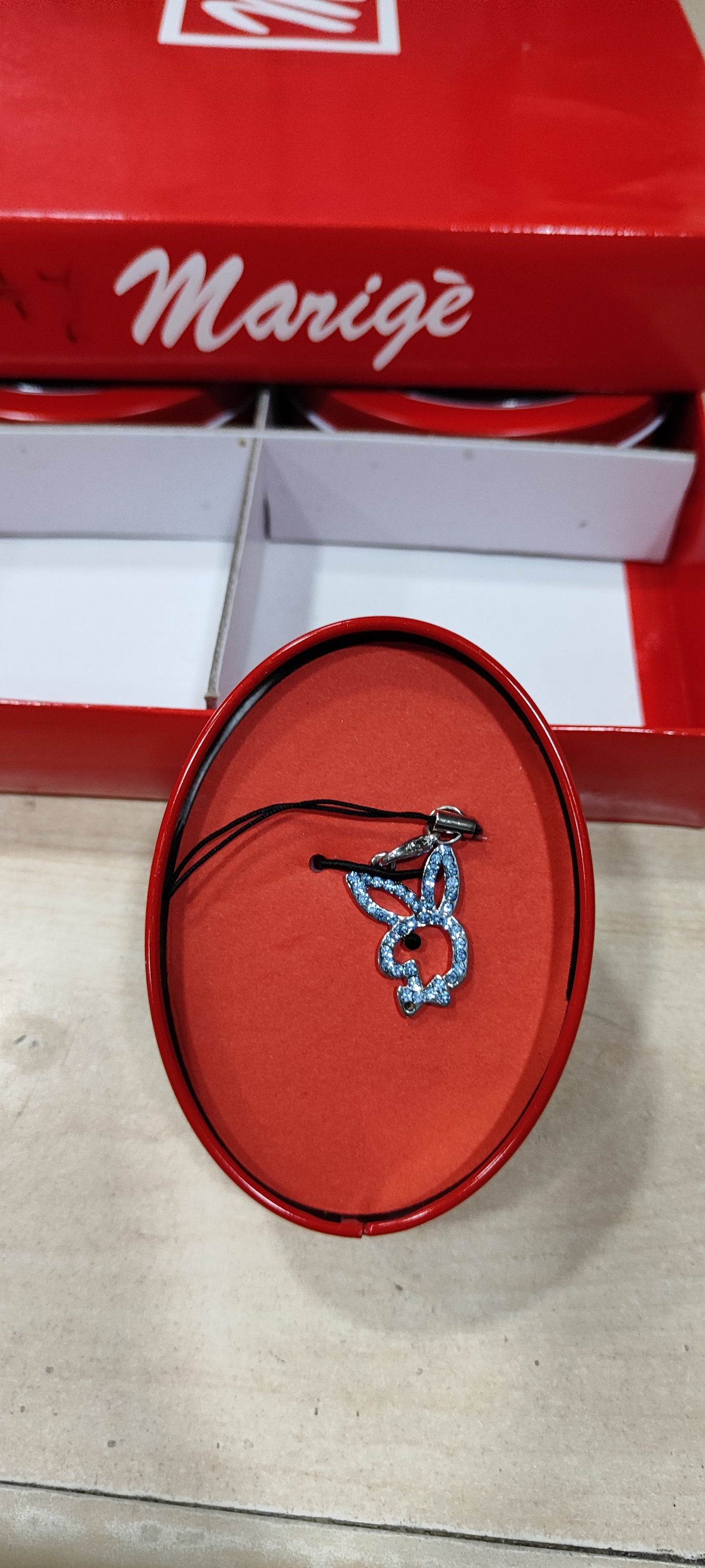 Offerta portachiavi e per telefono a 1 euro