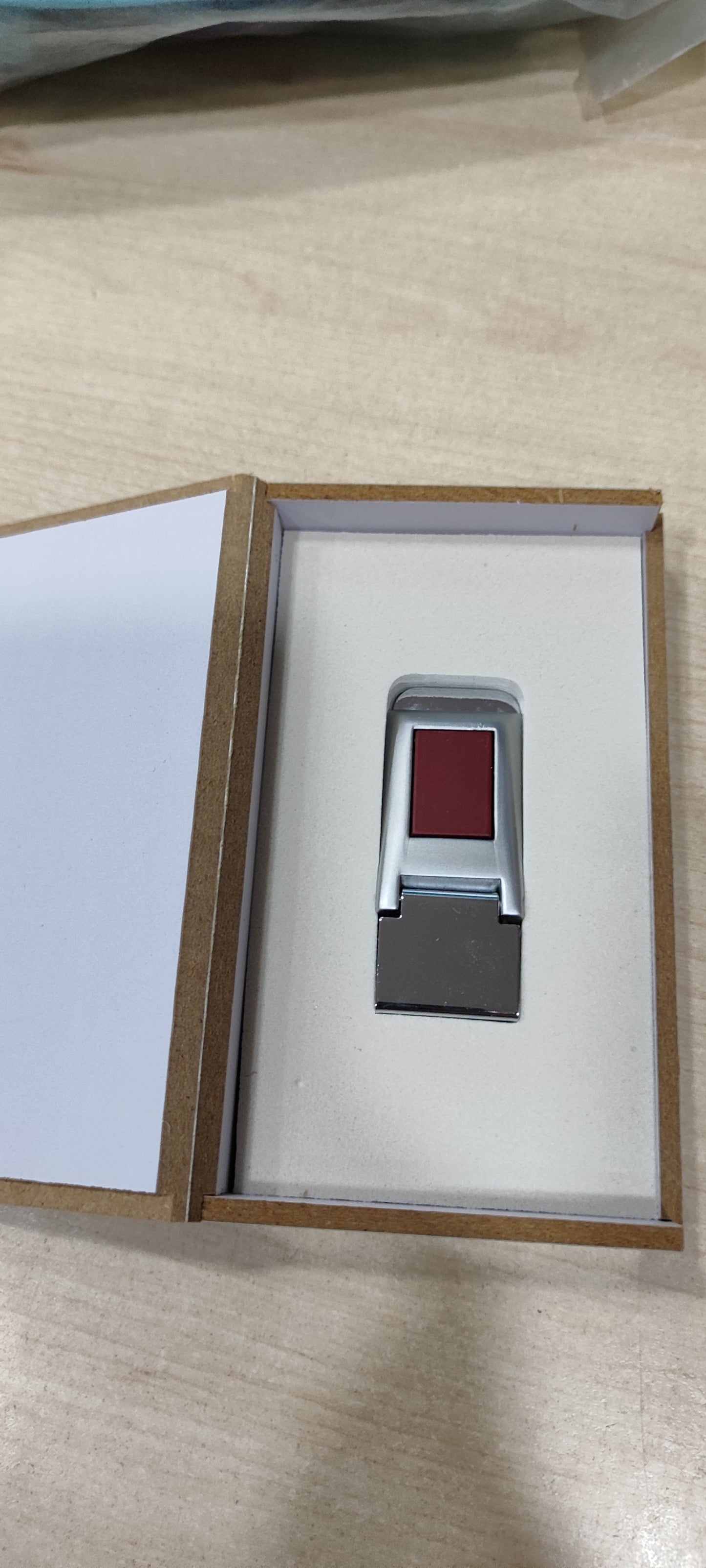 Offerta portachiavi e per telefono a 1 euro