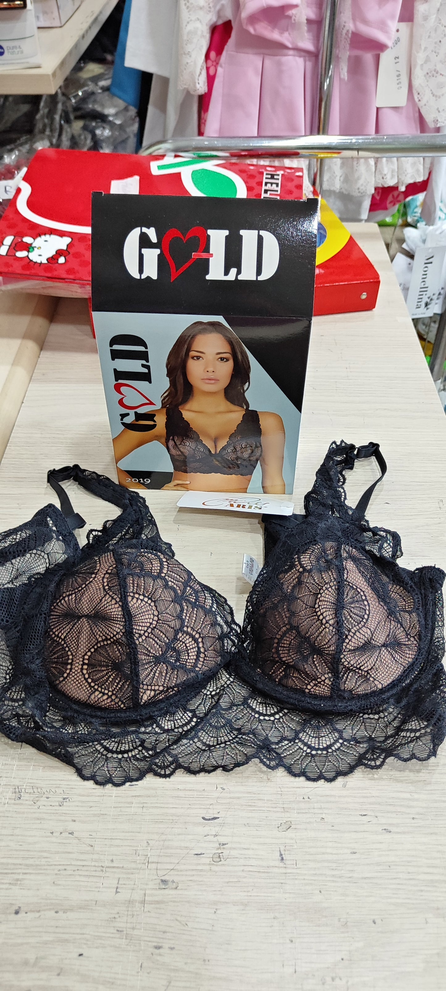 Reggiseni a 1 ,80 merce italiana