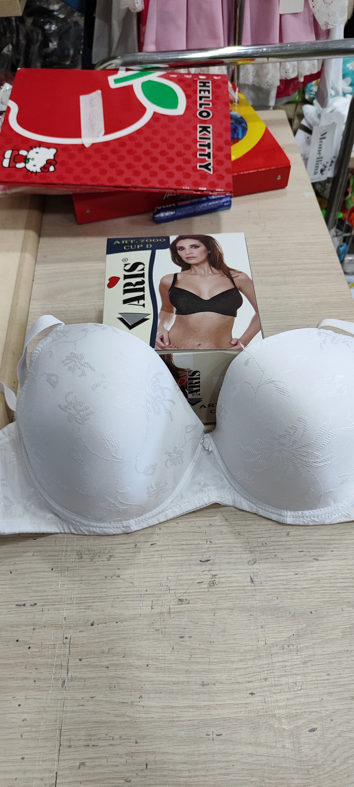 Reggiseni a 1 ,80 merce italiana