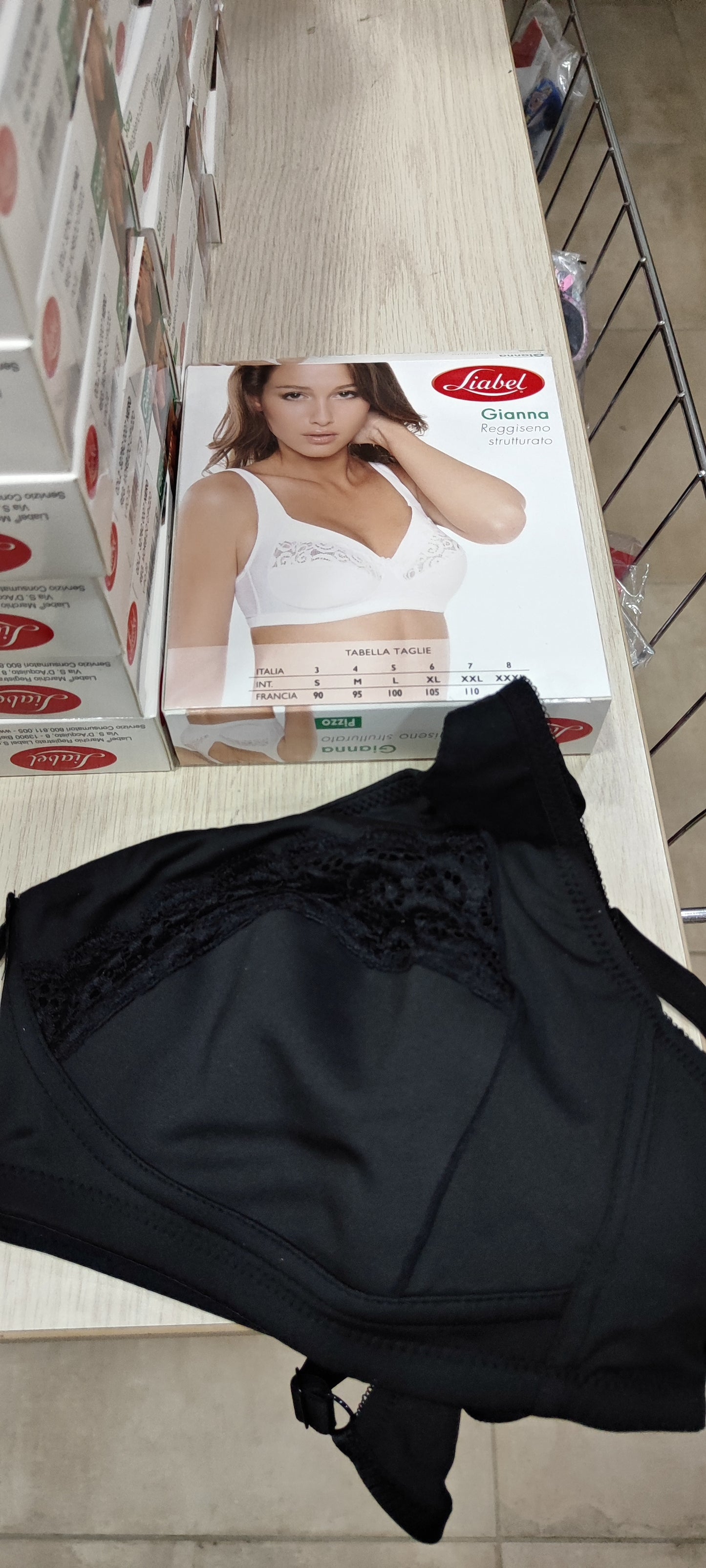 Reggiseni a 1 ,80 merce italiana